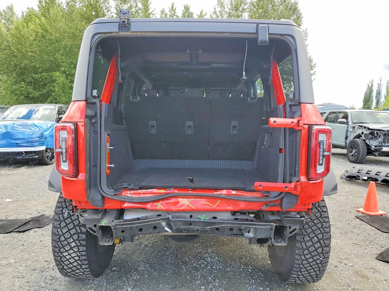 2022 Ford Bronco Base Red vin: 1FMEE5DP0NLB78973