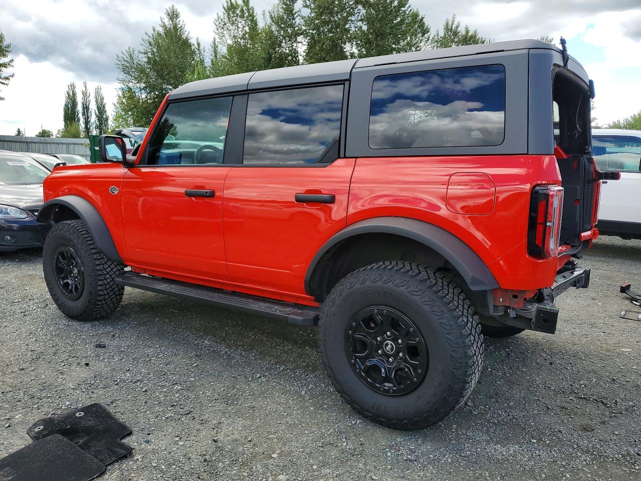 2022 Ford Bronco Base Red vin: 1FMEE5DP0NLB78973