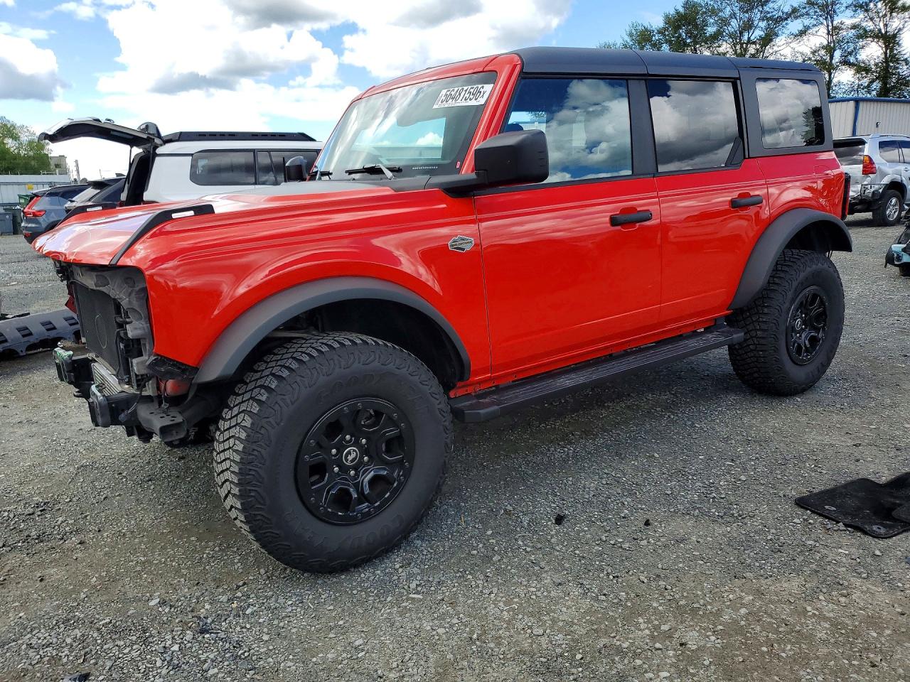 2022 Ford Bronco Base Красный vin: 1FMEE5DP0NLB78973