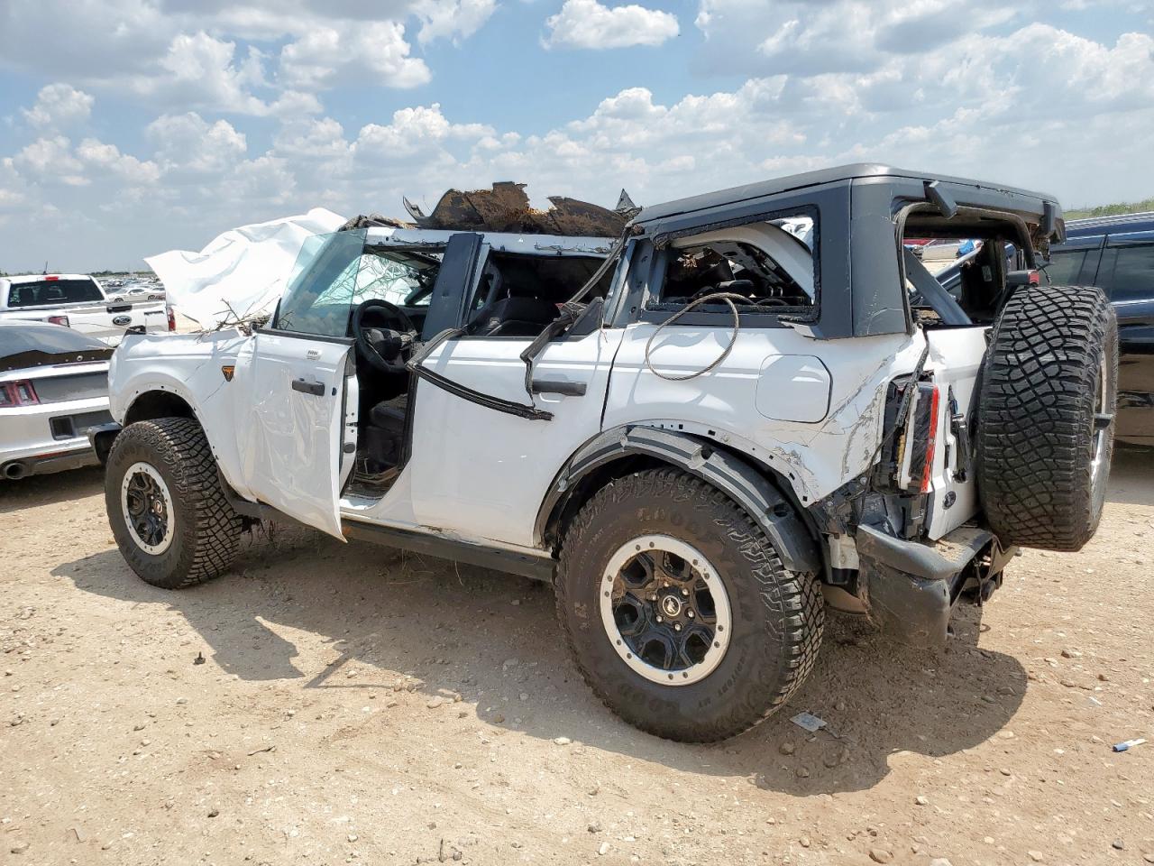 2023 Ford Bronco Base White vin: 1FMEE5DP1PLC02975