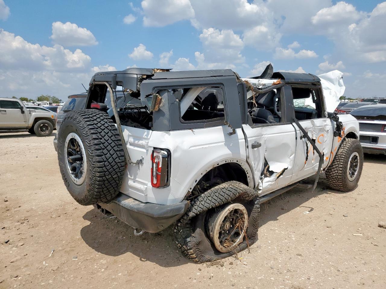 2023 Ford Bronco Base White vin: 1FMEE5DP1PLC02975