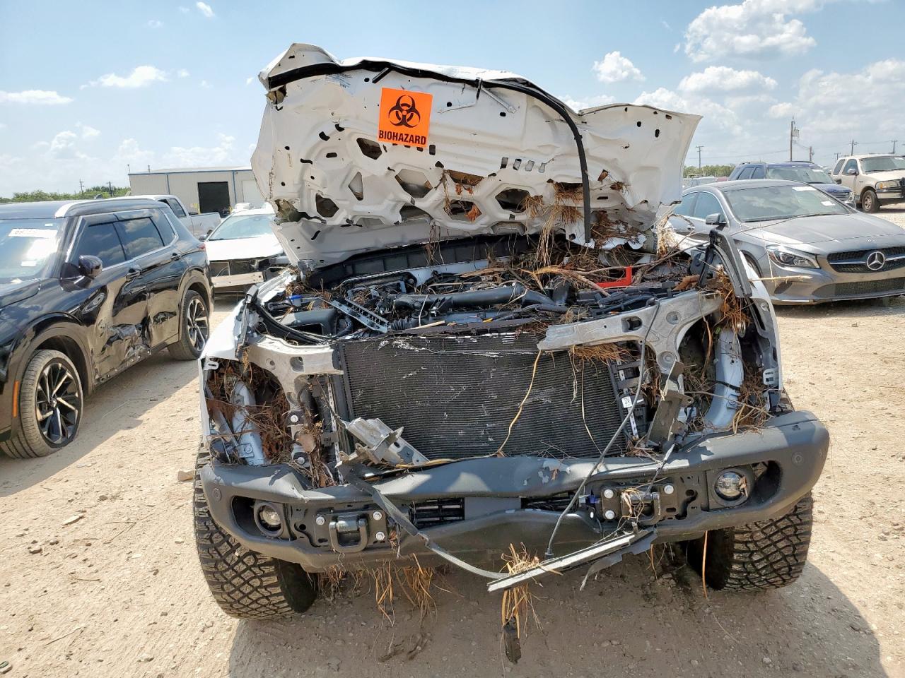 2023 Ford Bronco Base White vin: 1FMEE5DP1PLC02975