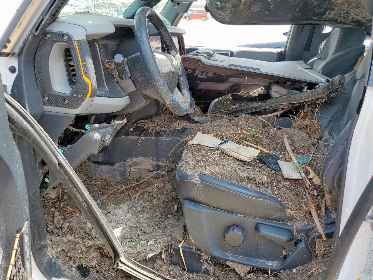 2023 Ford Bronco Base White vin: 1FMEE5DP1PLC02975