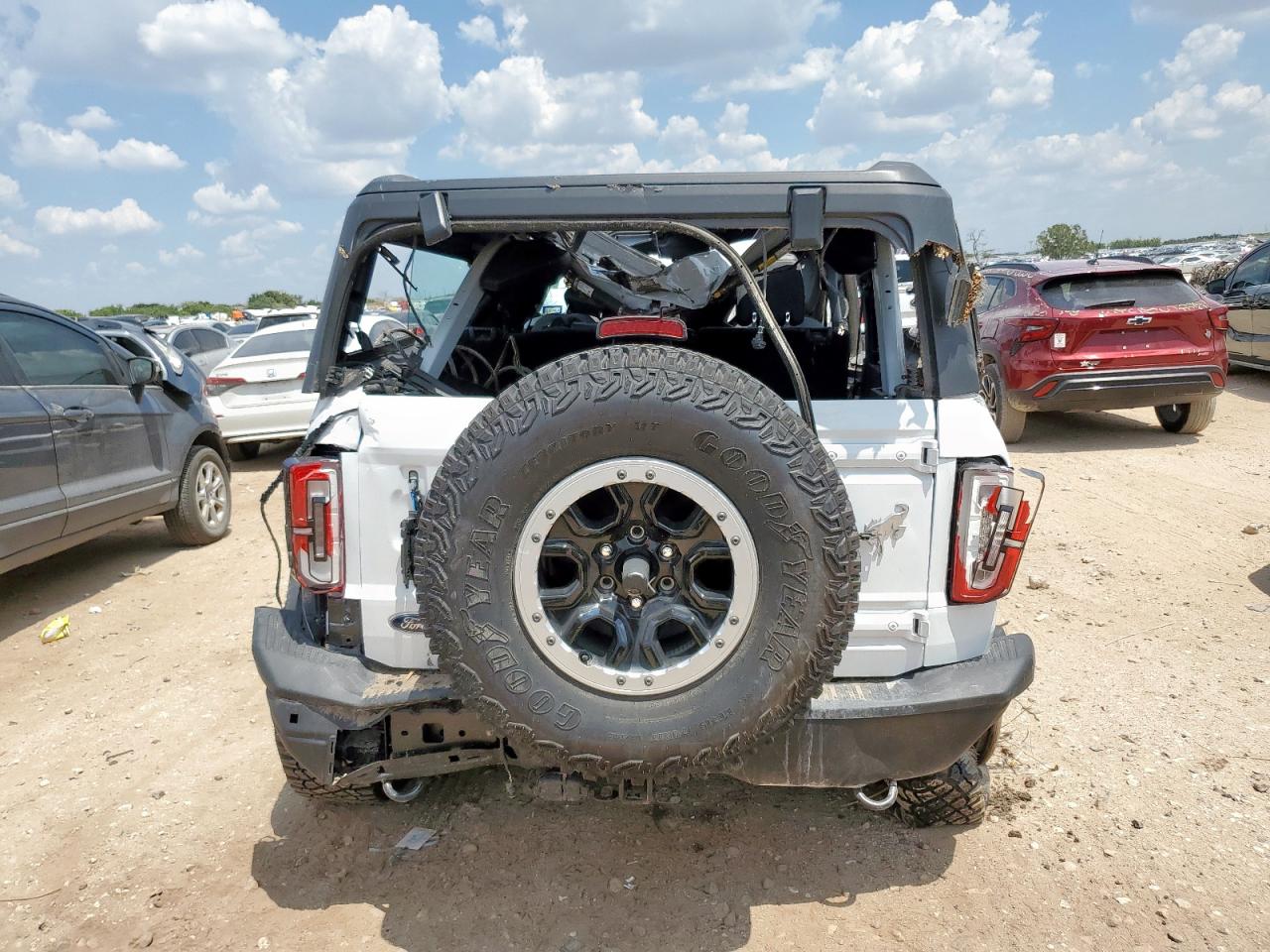 2023 Ford Bronco Base White vin: 1FMEE5DP1PLC02975