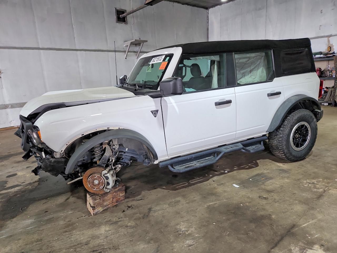 2023 Ford Bronco Base White vin: 1FMEE5DP2PLB18650