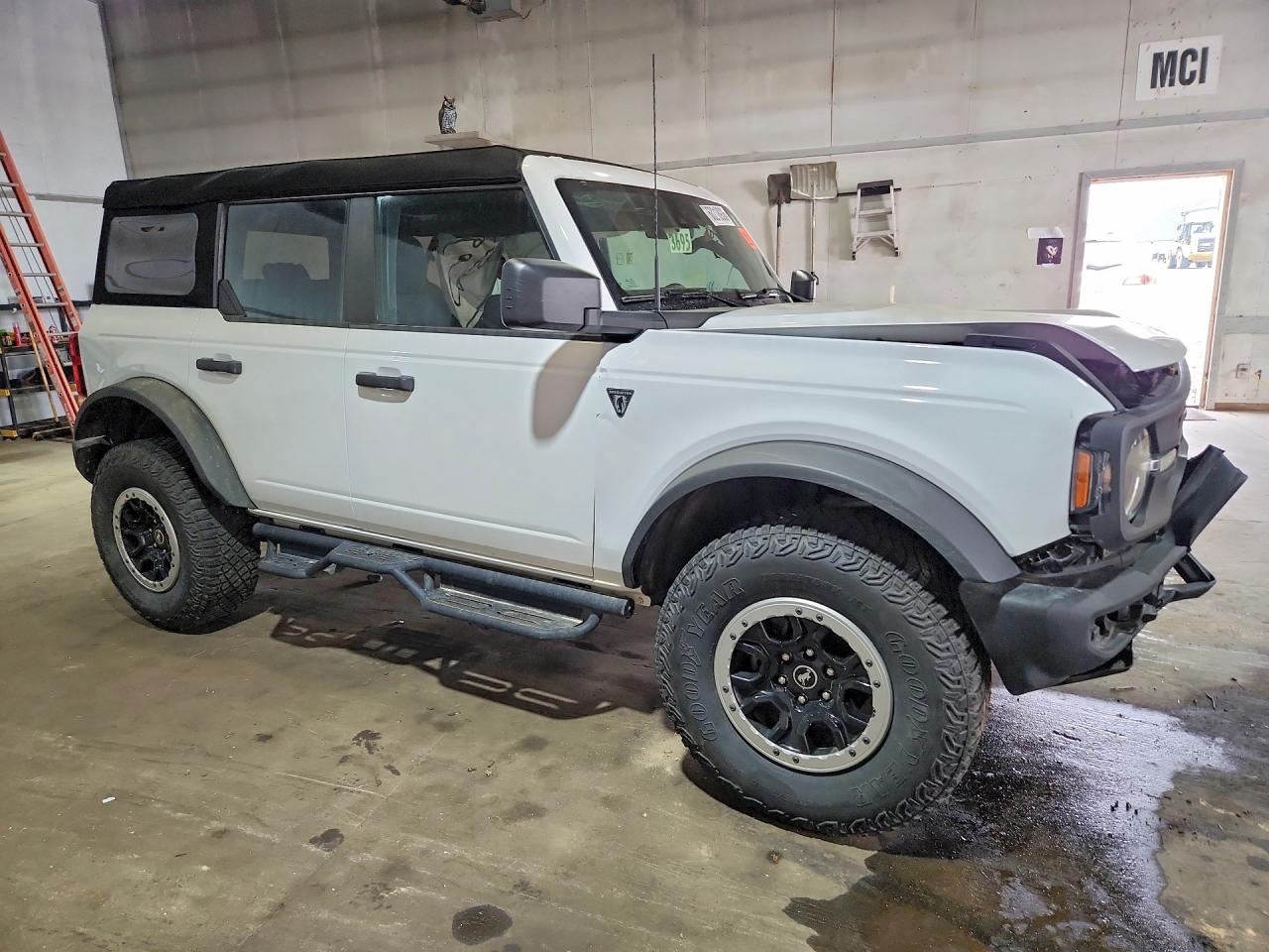 2023 Ford Bronco Base White vin: 1FMEE5DP2PLB18650