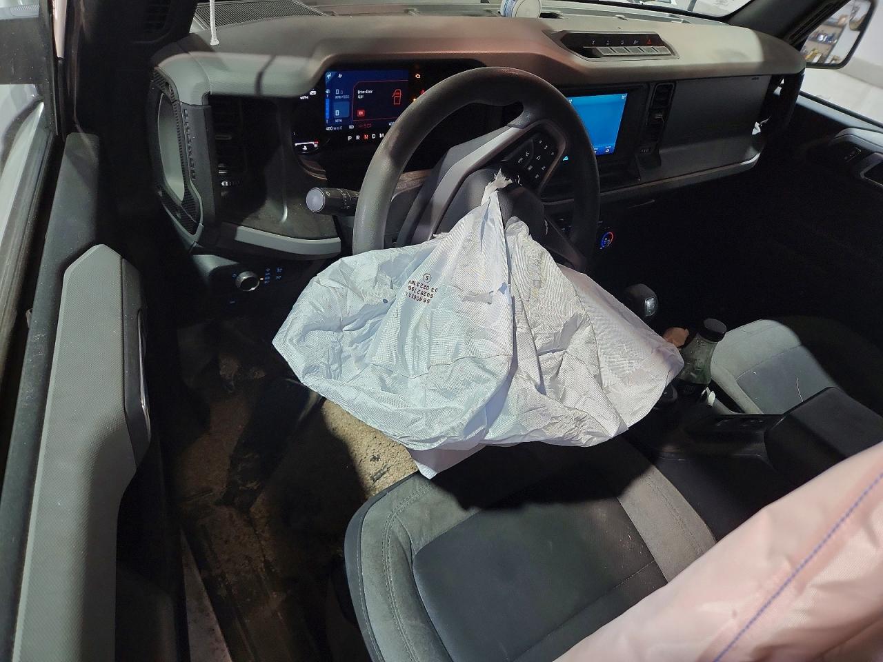 2023 Ford Bronco Base White vin: 1FMEE5DP2PLB18650