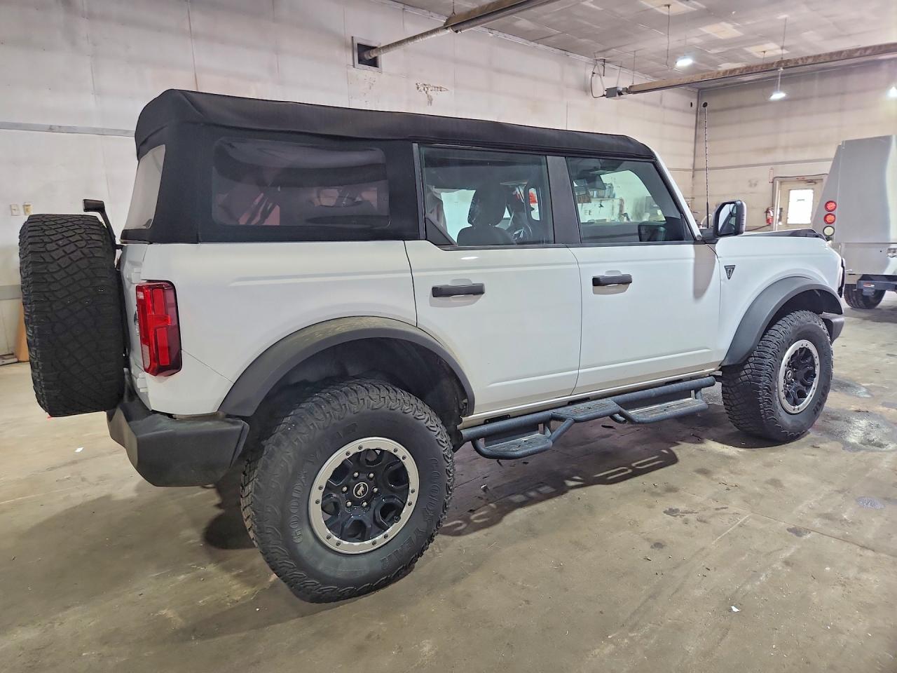 2023 Ford Bronco Base White vin: 1FMEE5DP2PLB18650