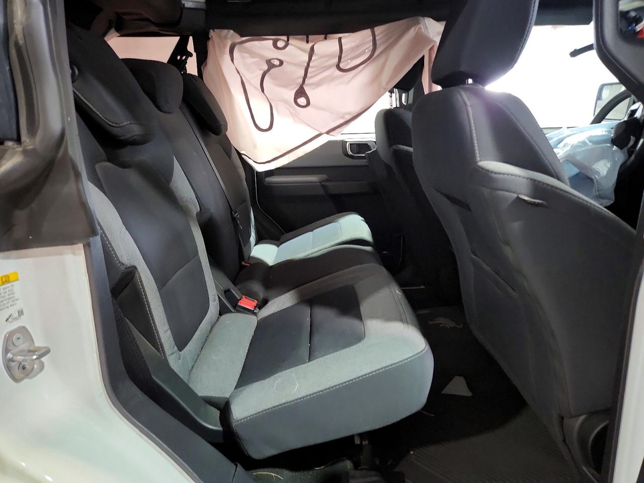 2023 Ford Bronco Base White vin: 1FMEE5DP2PLB18650