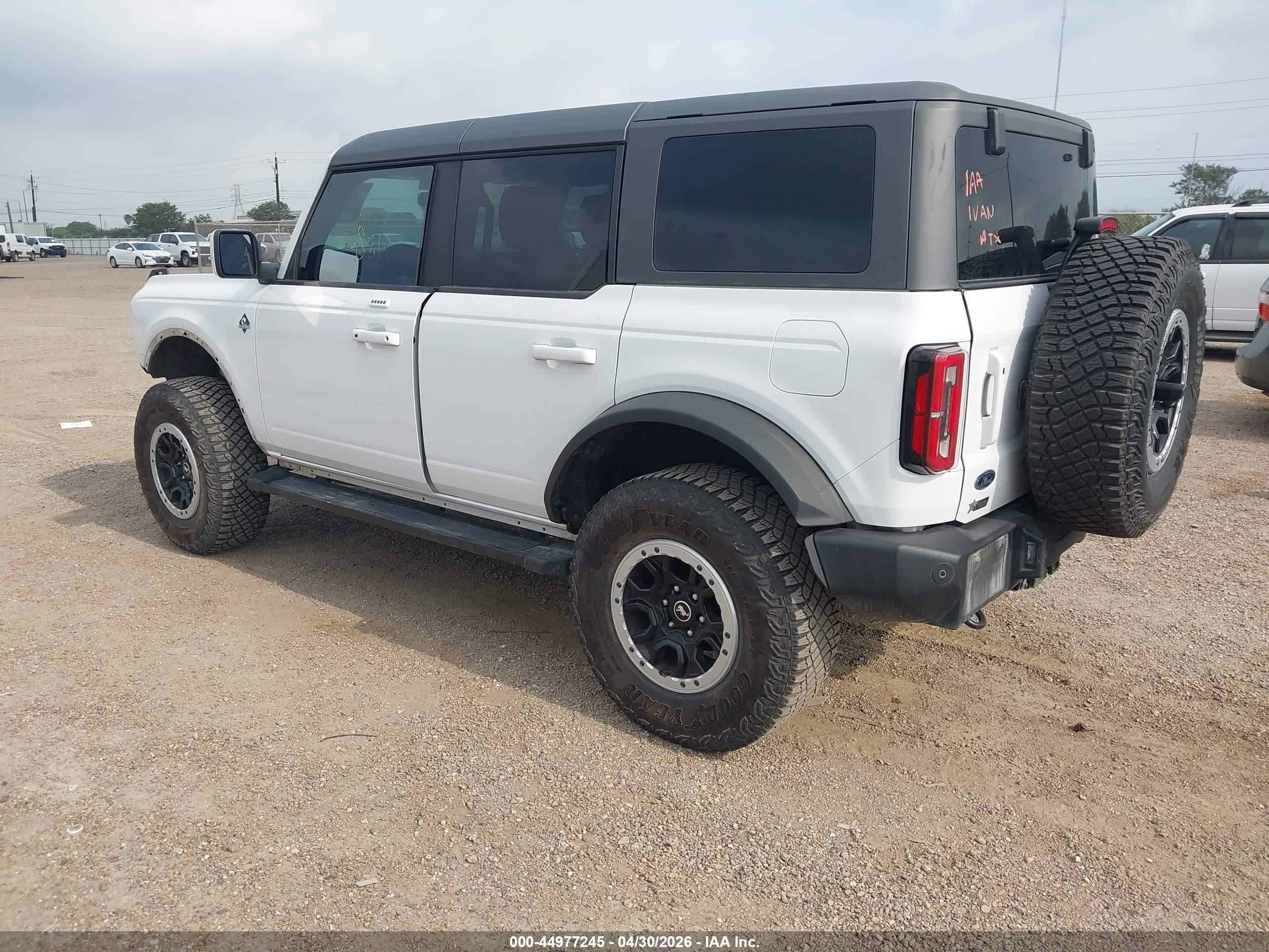 2023 Ford Bronco Outer Banks White vin: 1FMEE5DP2PLC13368