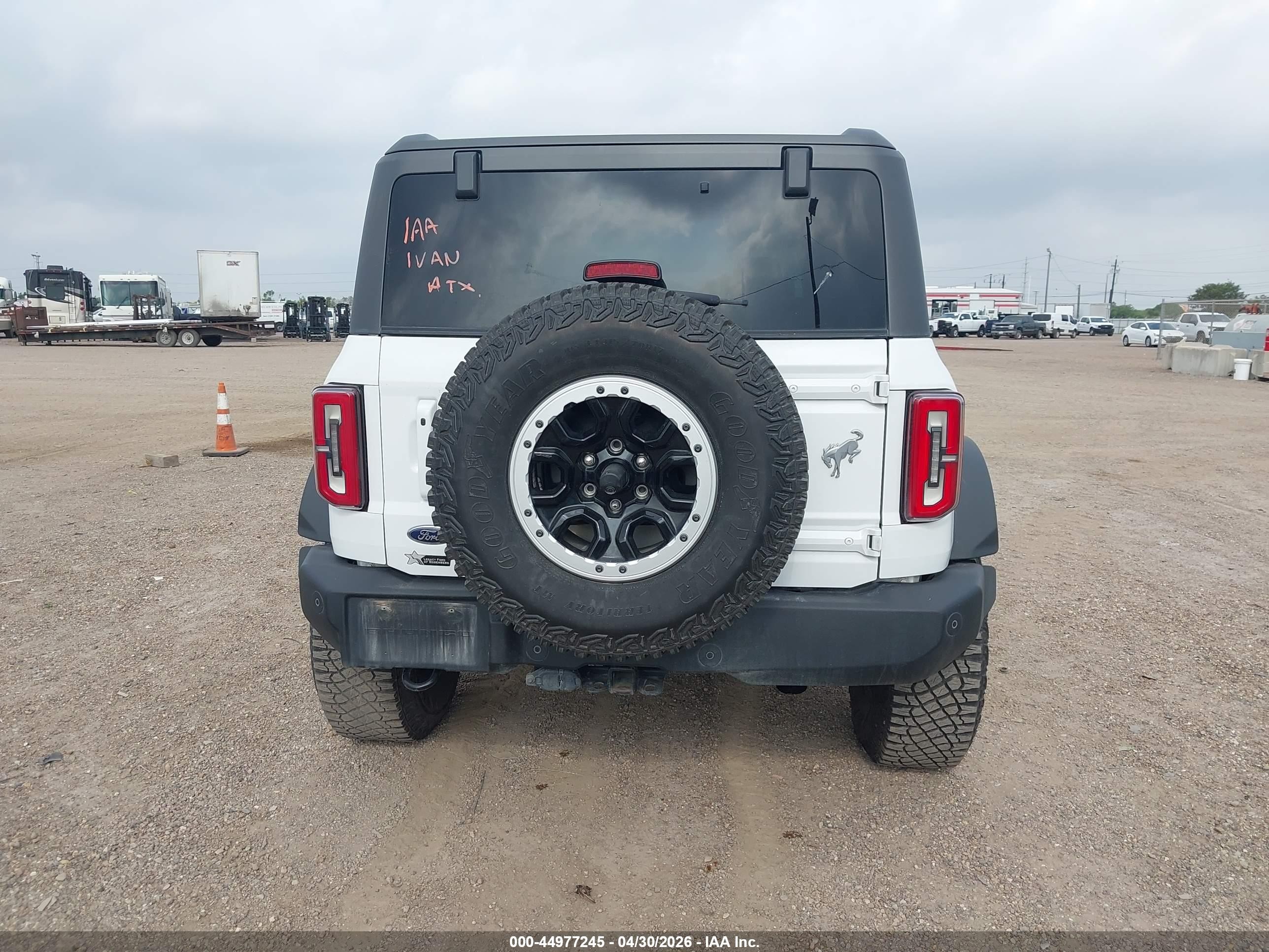 2023 Ford Bronco Outer Banks White vin: 1FMEE5DP2PLC13368