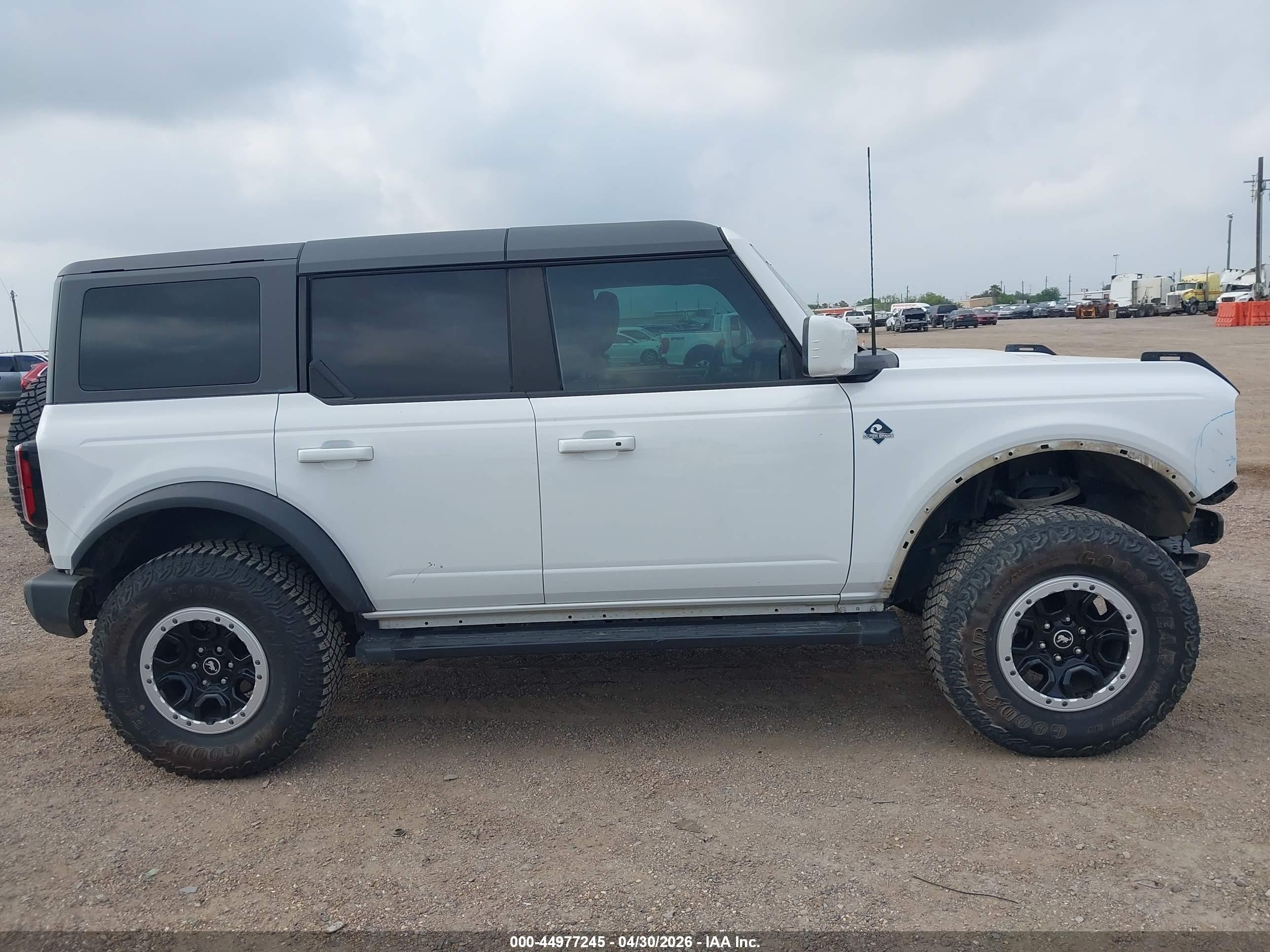 2023 Ford Bronco Outer Banks White vin: 1FMEE5DP2PLC13368