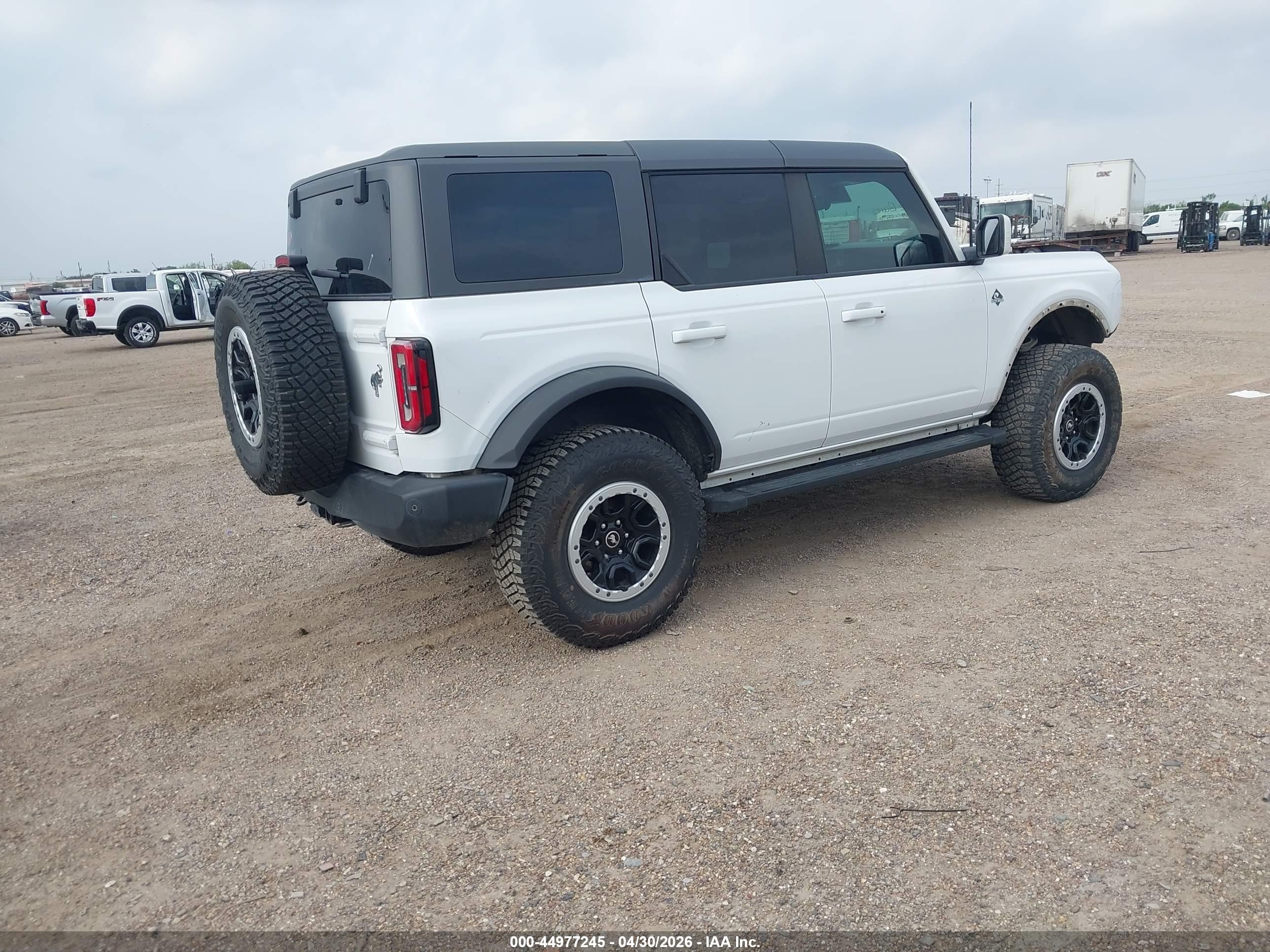 2023 Ford Bronco Outer Banks White vin: 1FMEE5DP2PLC13368