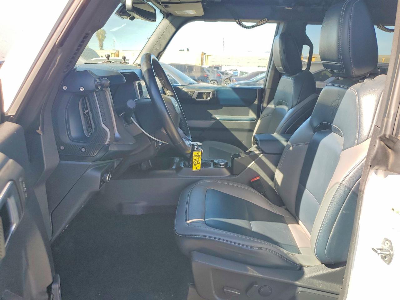 2023 Ford Bronco Base White vin: 1FMEE5DP6PLB70315
