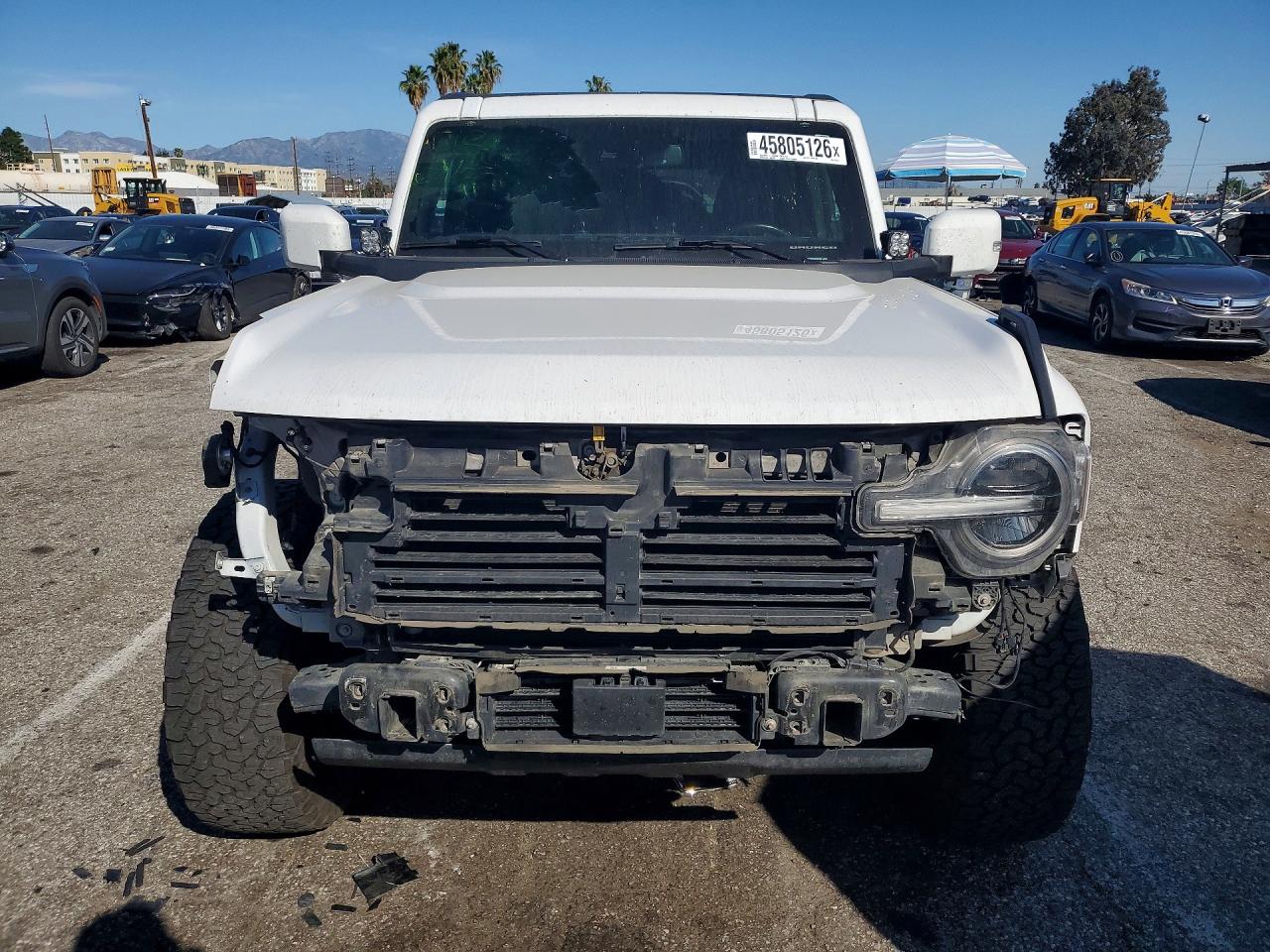 2023 Ford Bronco Base White vin: 1FMEE5DP6PLB70315