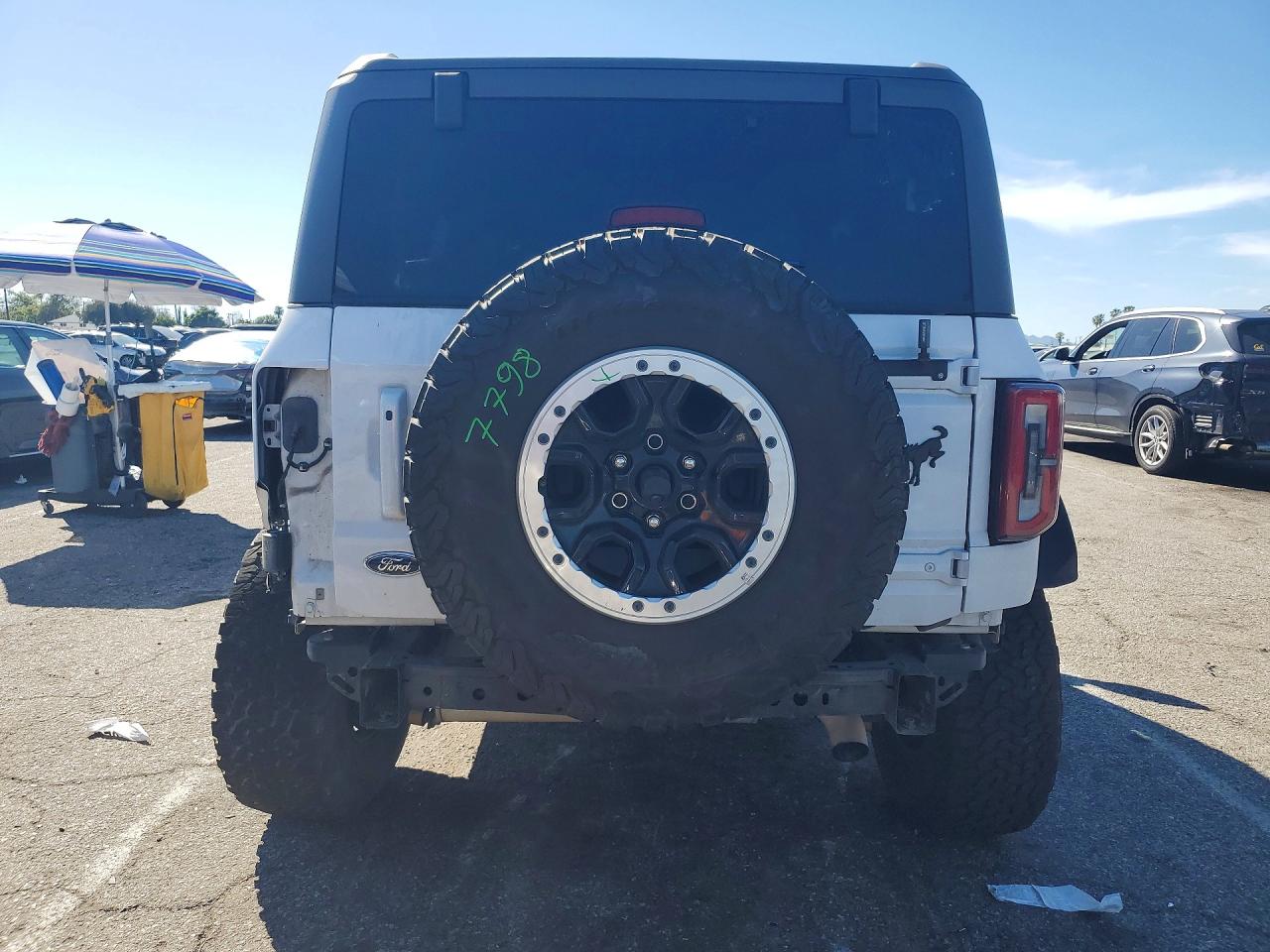 2023 Ford Bronco Base White vin: 1FMEE5DP6PLB70315