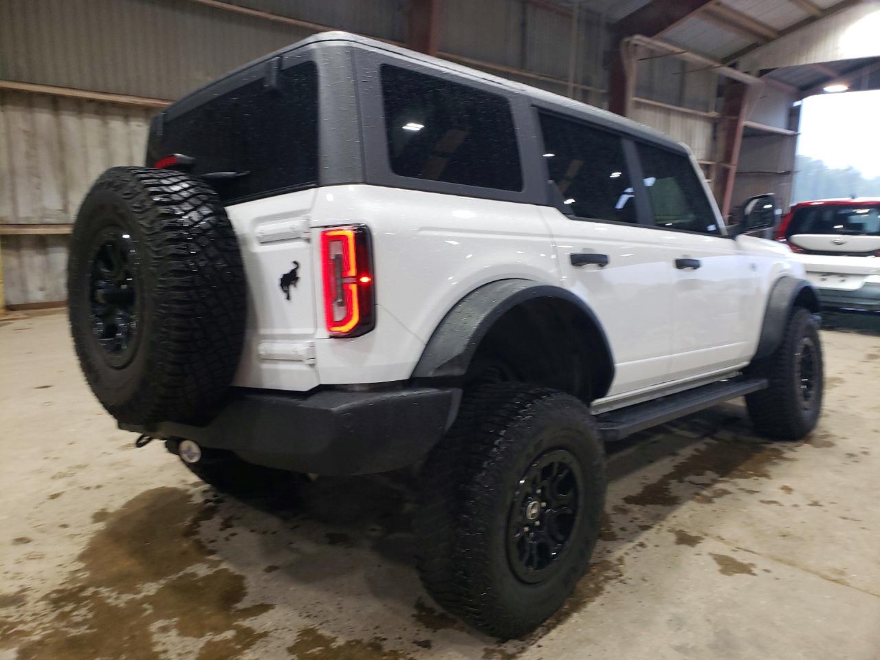 2023 Ford Bronco Base White vin: 1FMEE5DP6PLB89611