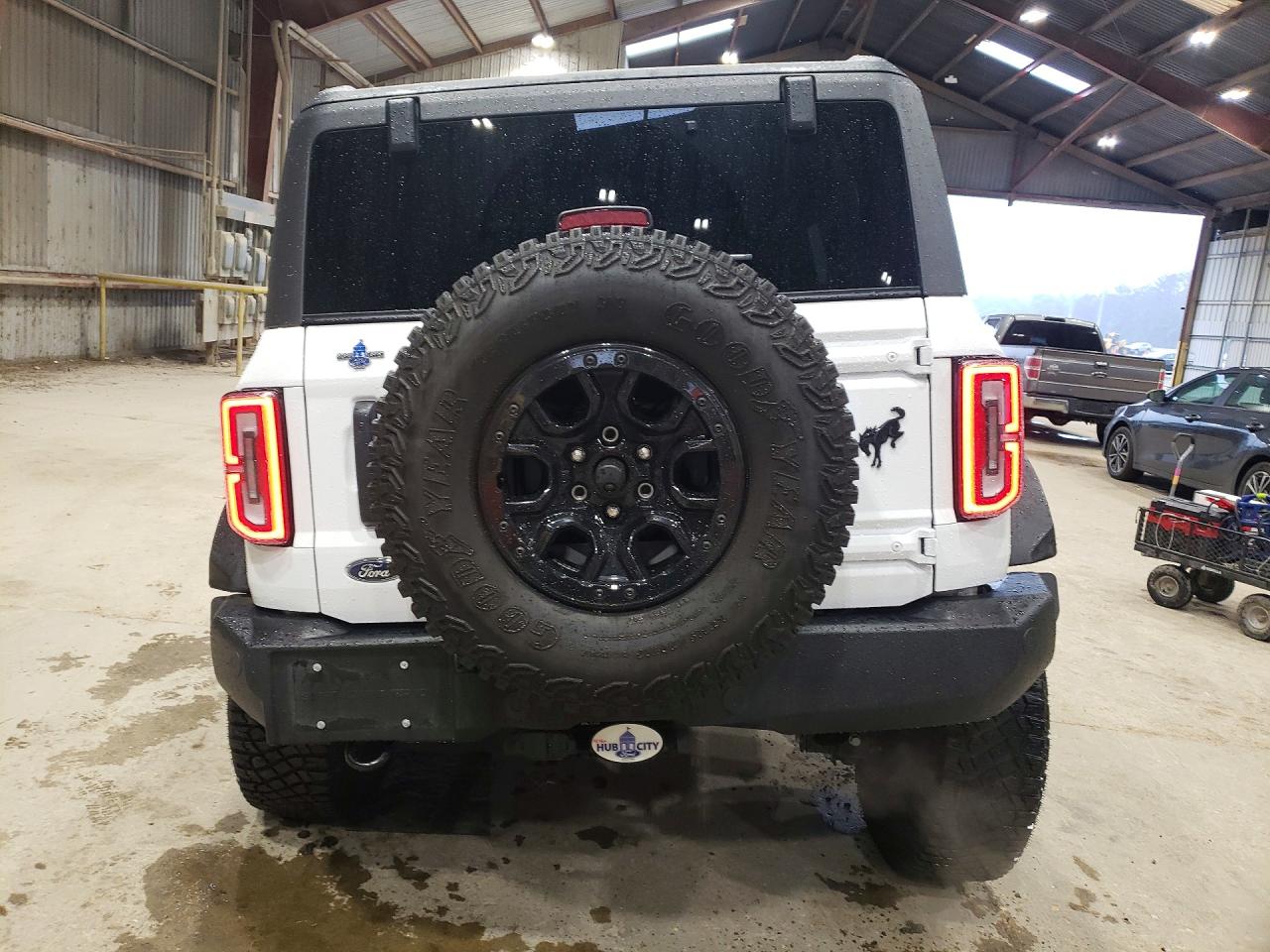 2023 Ford Bronco Base White vin: 1FMEE5DP6PLB89611
