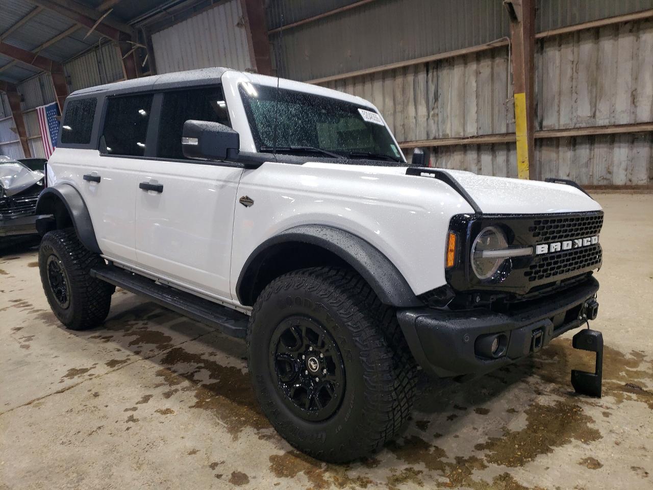 2023 Ford Bronco Base White vin: 1FMEE5DP6PLB89611