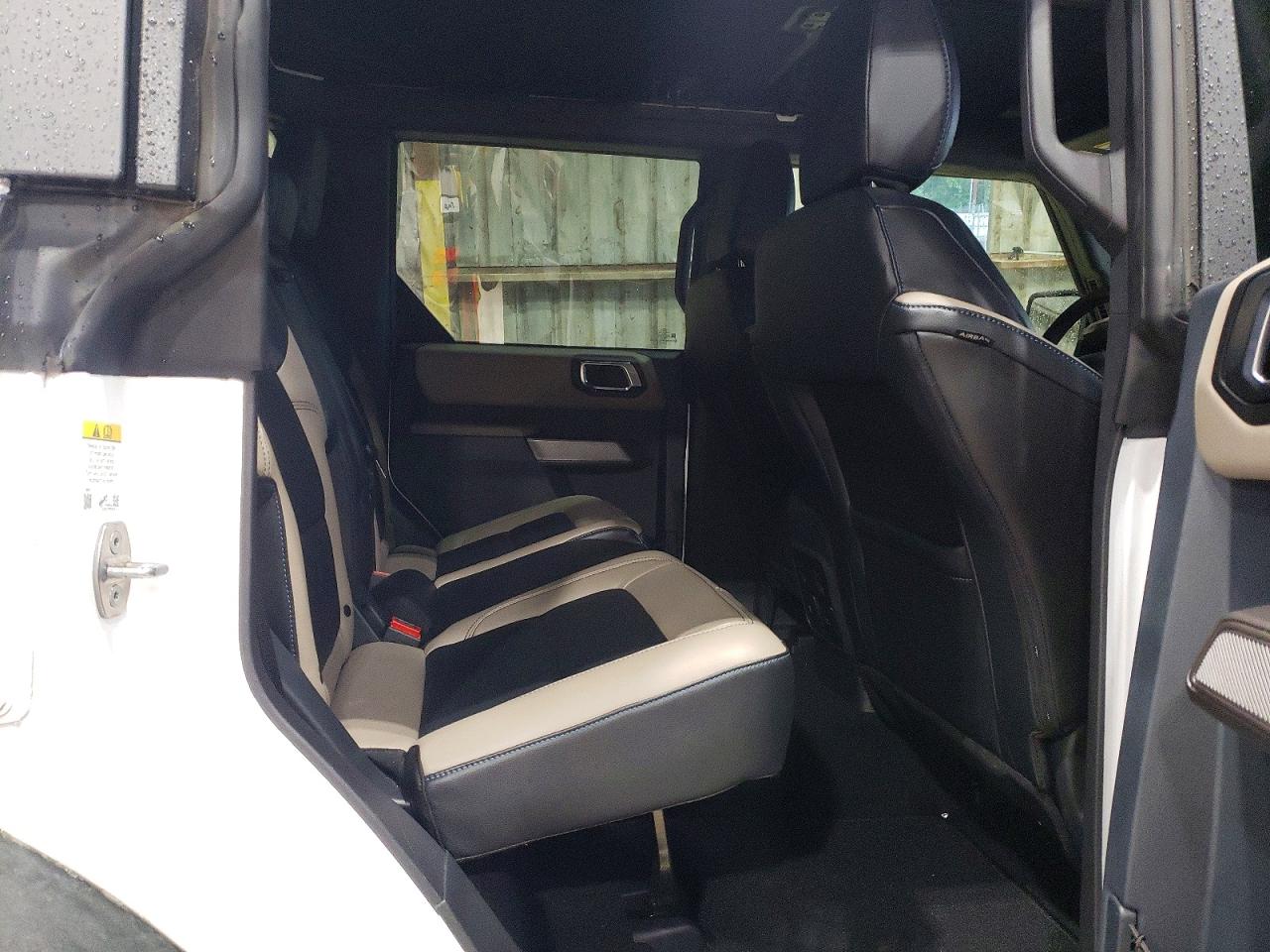 2023 Ford Bronco Base White vin: 1FMEE5DP6PLB89611