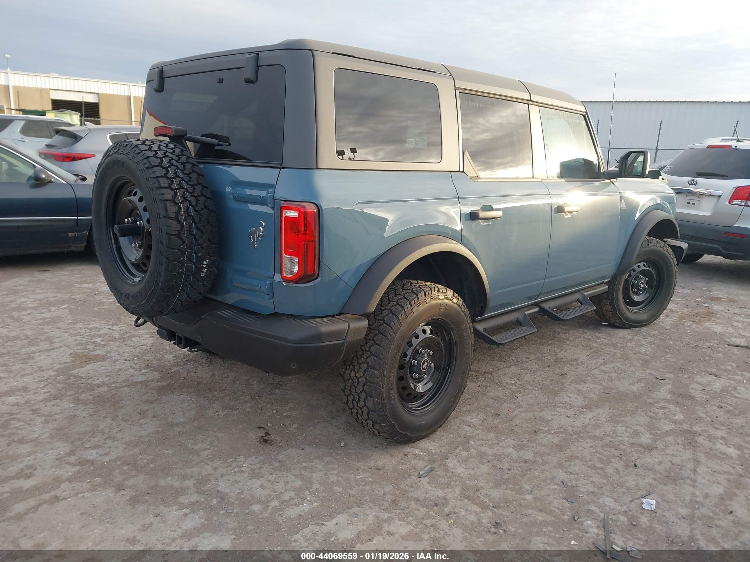 2023 Ford Bronco Black Diamond Blue vin: 1FMEE5DP8PLC16758