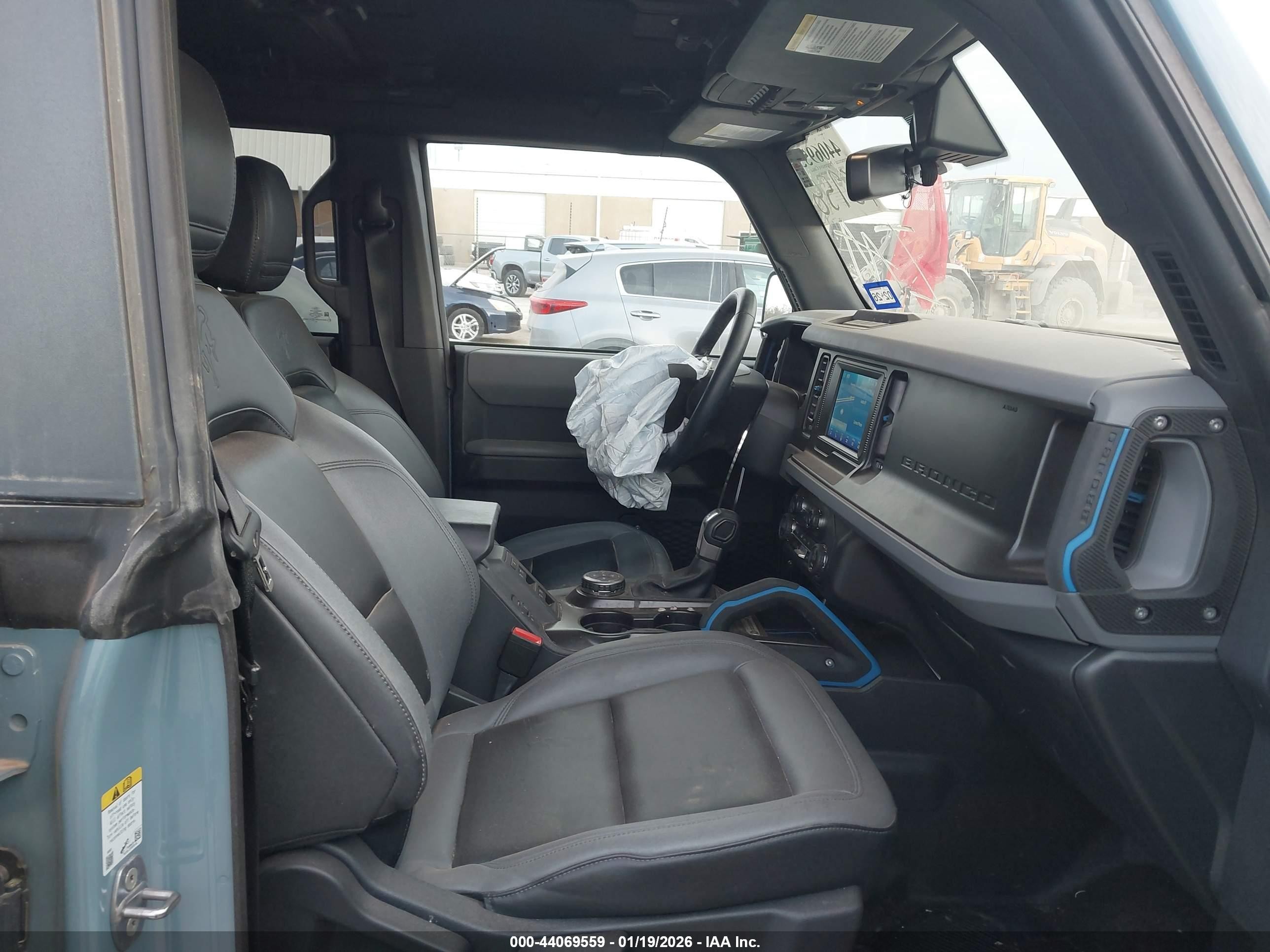 2023 Ford Bronco Black Diamond Blue vin: 1FMEE5DP8PLC16758