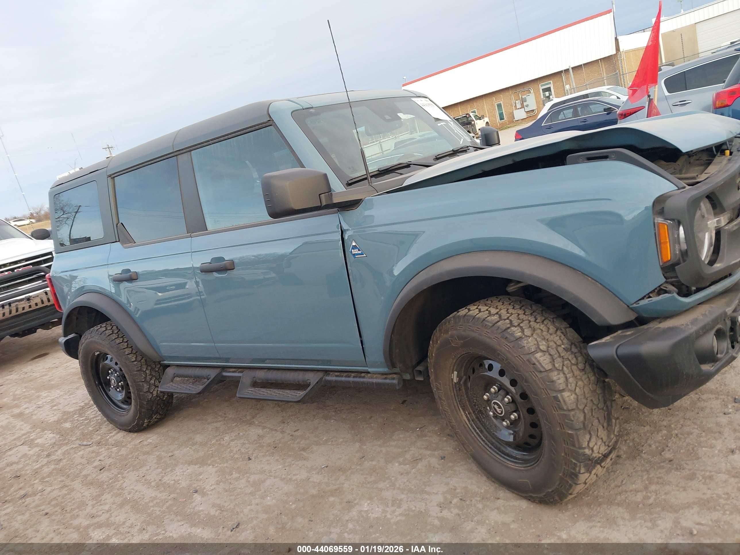 2023 Ford Bronco Black Diamond Blue vin: 1FMEE5DP8PLC16758
