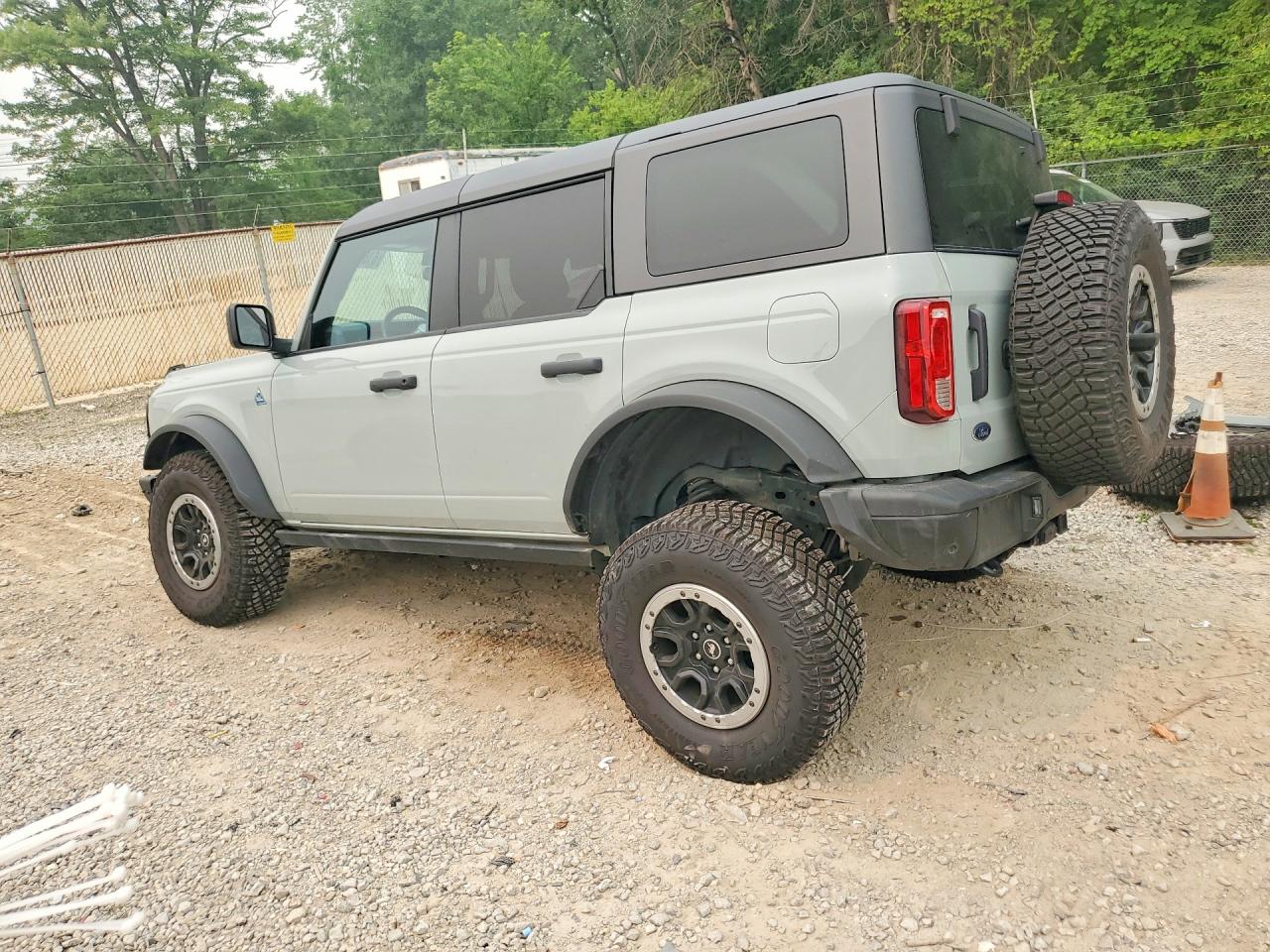 2023 Ford Bronco Base Gray vin: 1FMEE5DP9PLB98772
