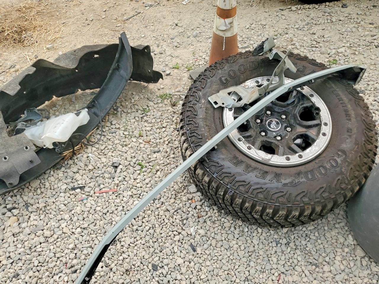 2023 Ford Bronco Base Gray vin: 1FMEE5DP9PLB98772