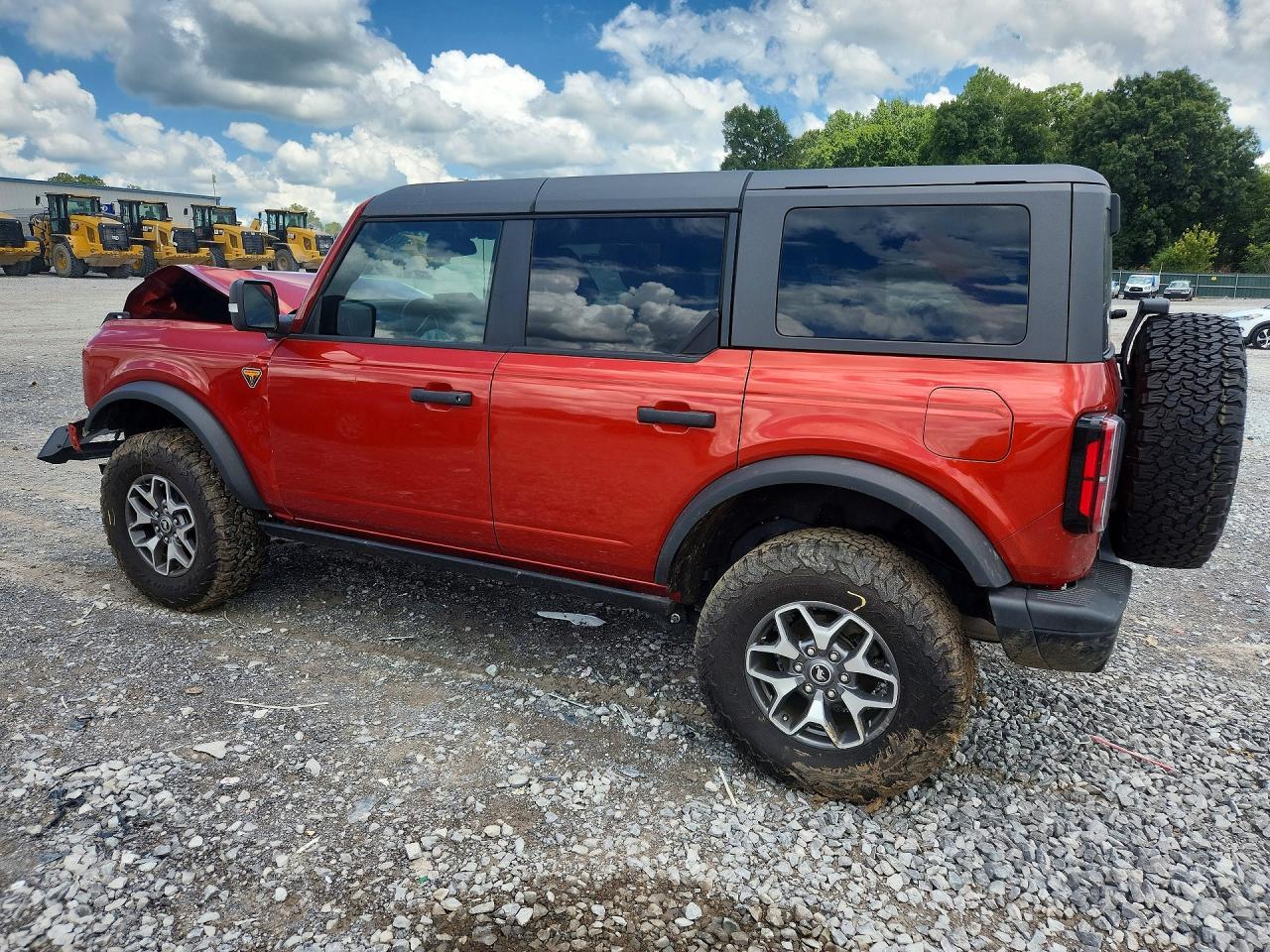 2024 Ford Bronco Badlands Red vin: 1FMEE9BP1RLB50048