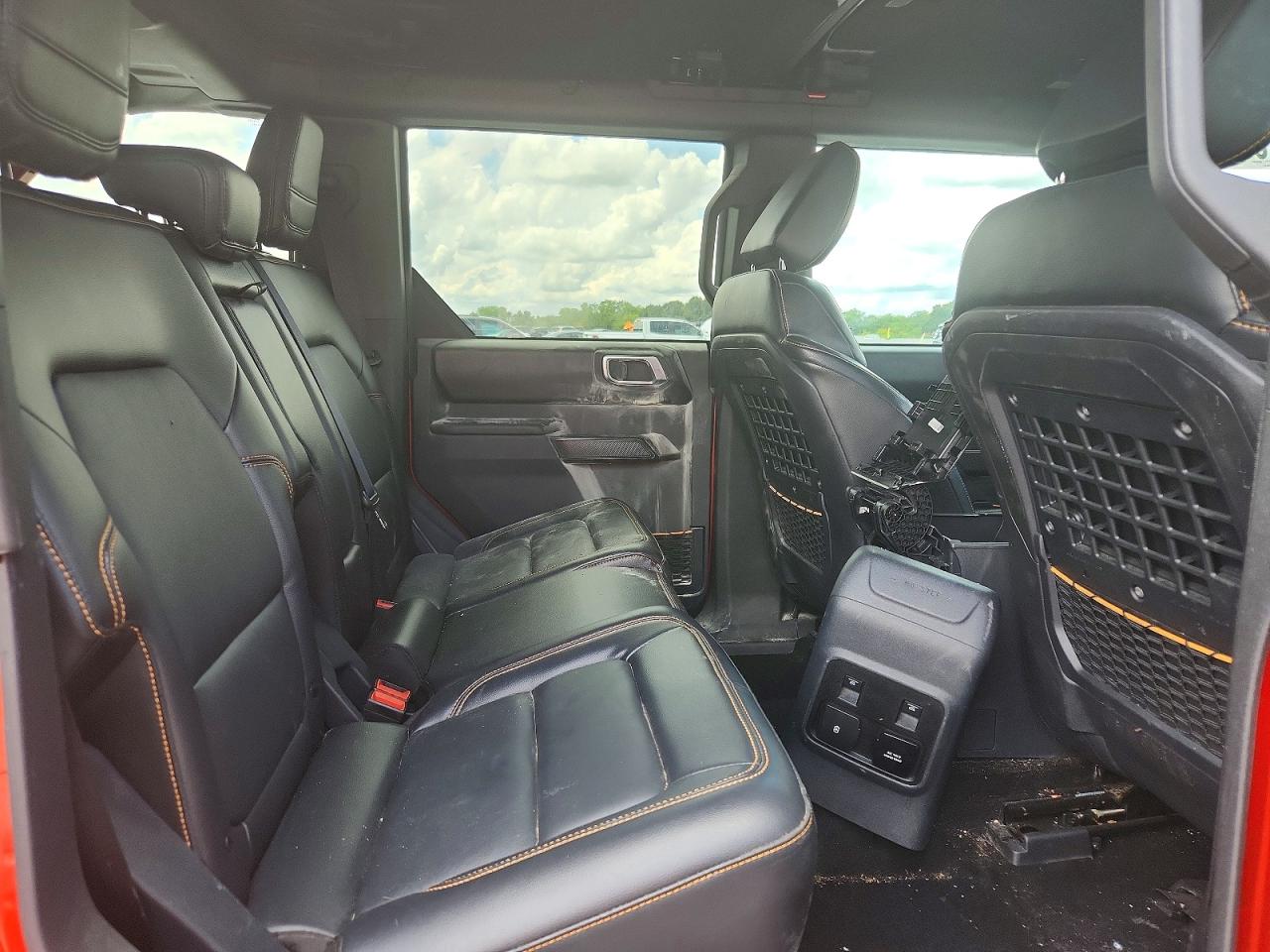 2024 Ford Bronco Badlands Red vin: 1FMEE9BP1RLB50048