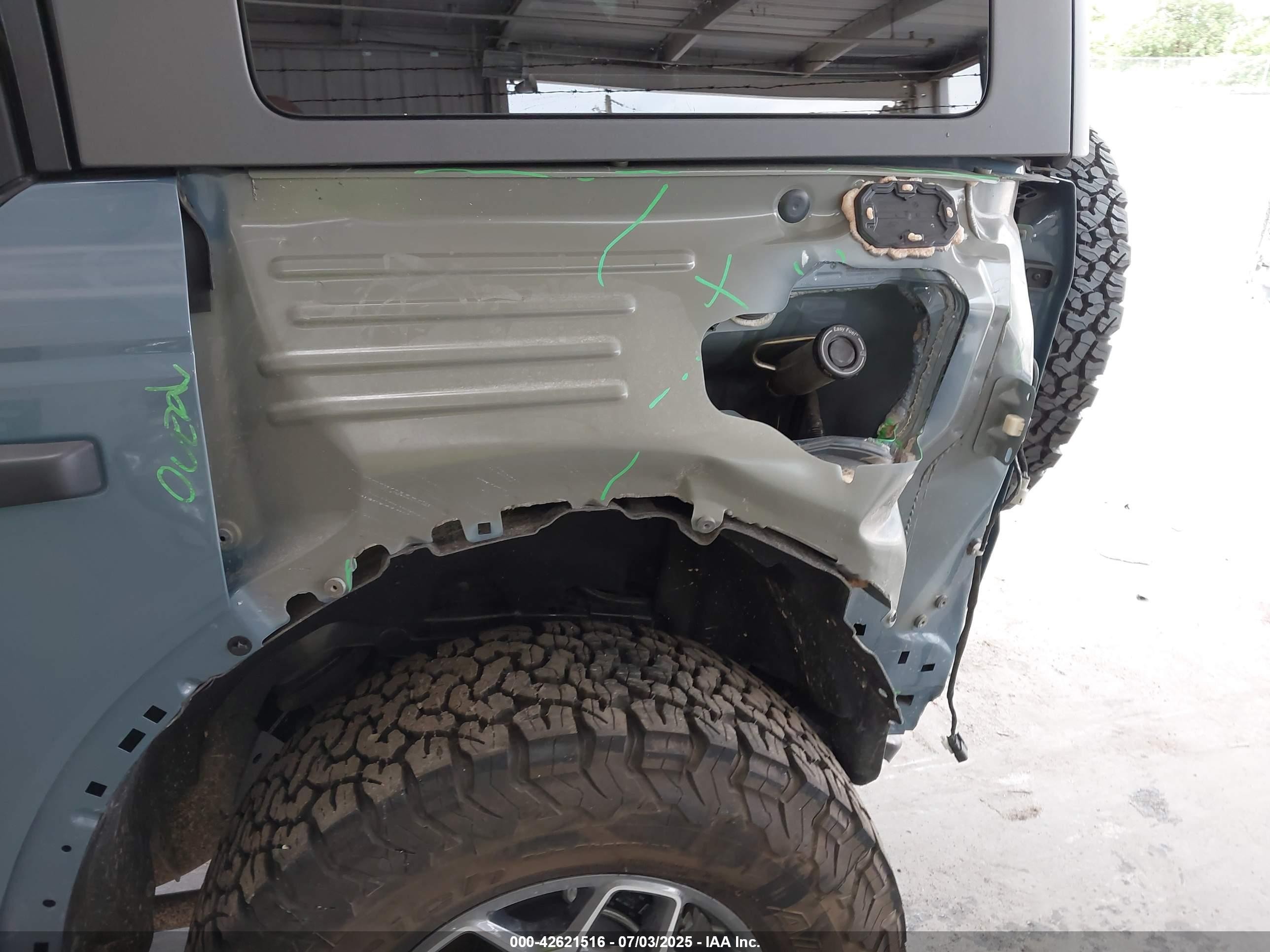 2024 Ford Bronco Badlands Blue vin: 1FMEE9BP5RLB31731