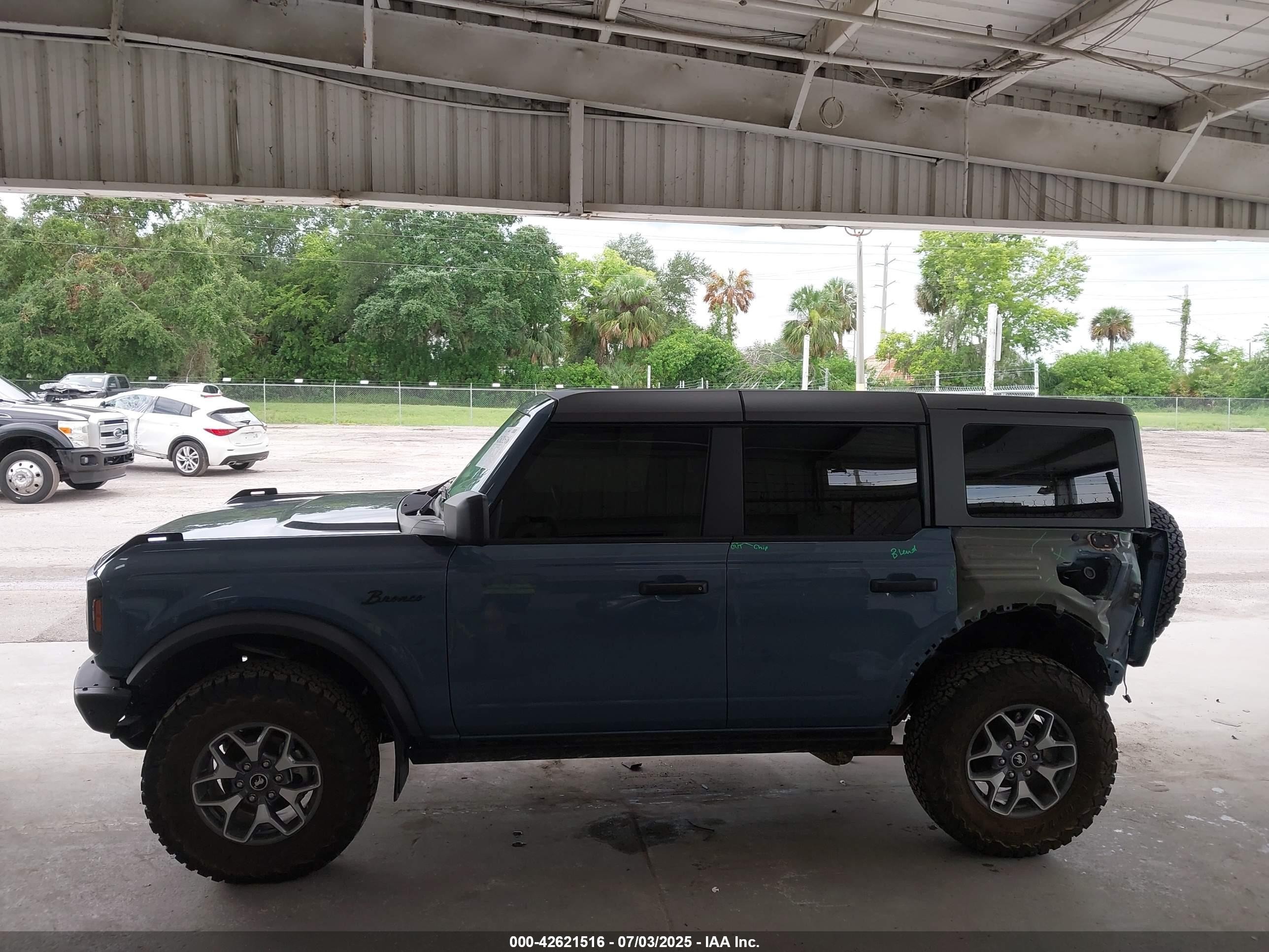 2024 Ford Bronco Badlands Blue vin: 1FMEE9BP5RLB31731