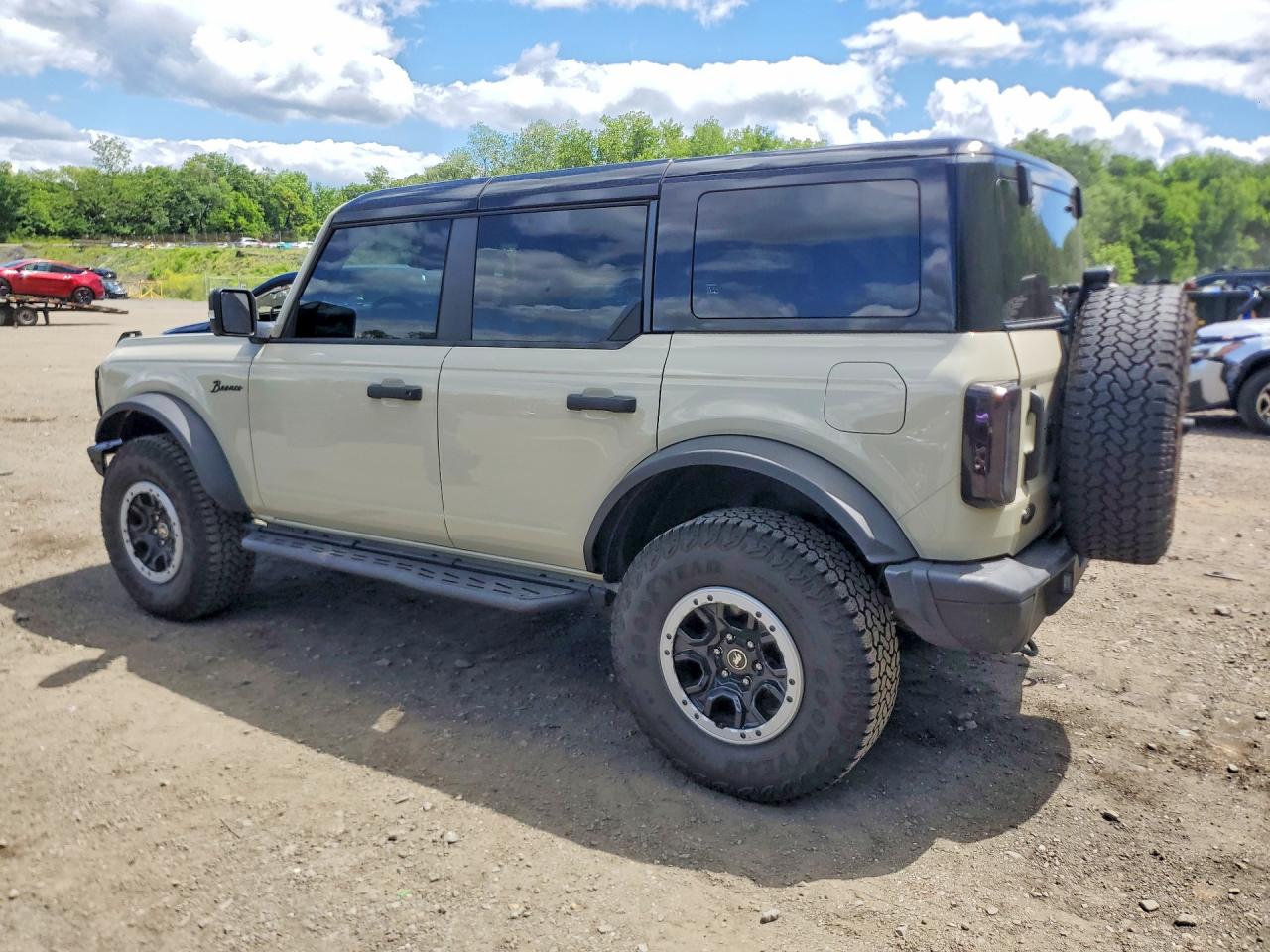 2025 Ford Bronco Badlands Cream vin: 1FMEE9BP6SLB12904