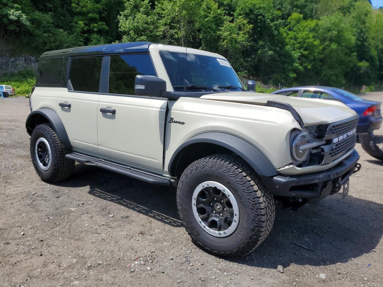 2025 Ford Bronco Badlands Cream vin: 1FMEE9BP6SLB12904