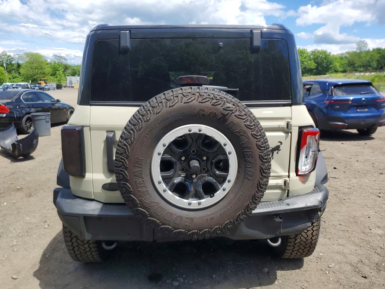 2025 Ford Bronco Badlands Cream vin: 1FMEE9BP6SLB12904