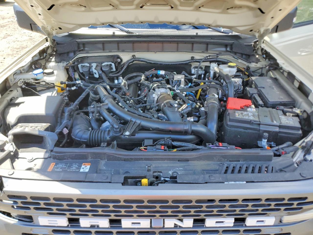 2025 Ford Bronco Badlands Cream vin: 1FMEE9BP6SLB12904