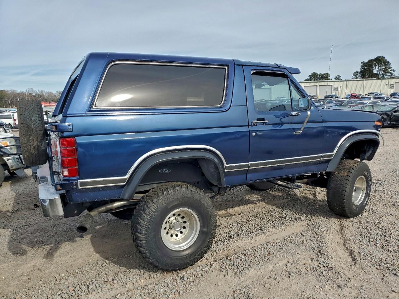 1983 Ford Bronco U100 Синий vin: 1FMEU15F6DLA09640