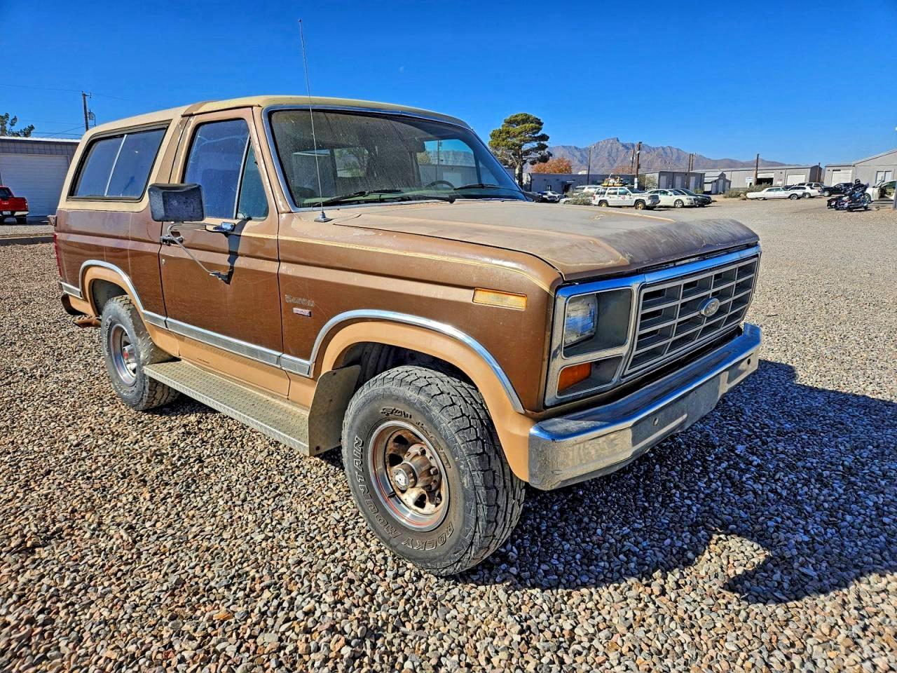 1983 Ford Bronco U100 Two Tone vin: 1FMEU15G6DLA00090