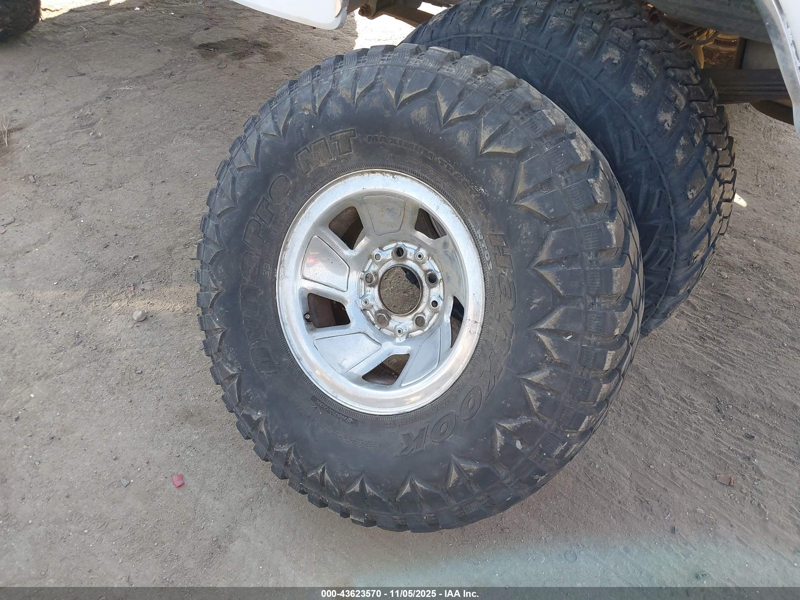 1992 Ford Bronco U100 White vin: 1FMEU15H0NLA02072