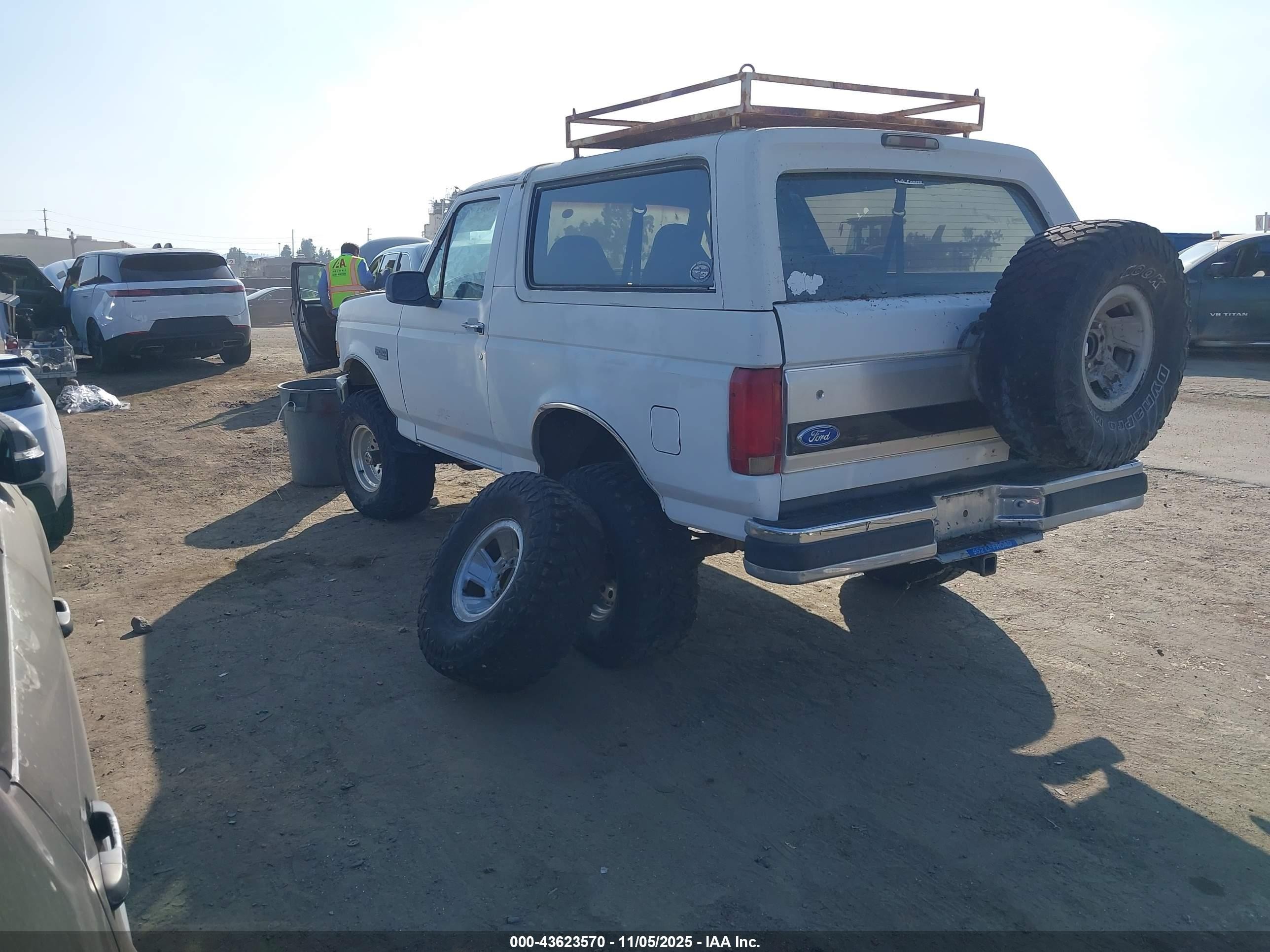 1992 Ford Bronco U100 White vin: 1FMEU15H0NLA02072