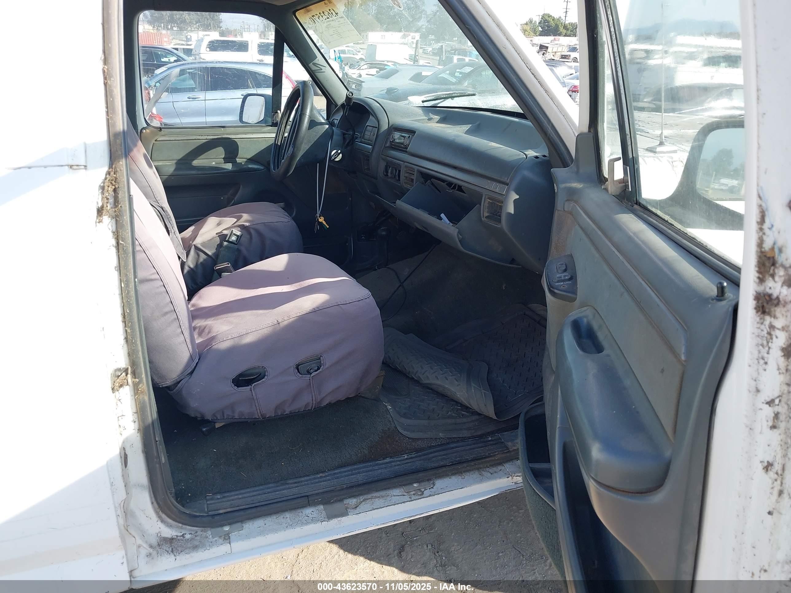 1992 Ford Bronco U100 White vin: 1FMEU15H0NLA02072