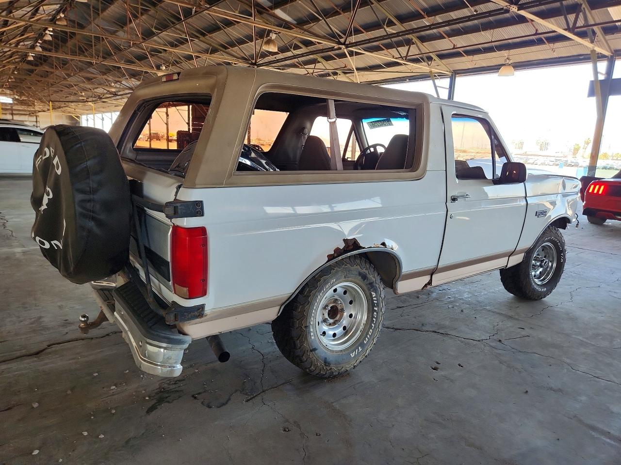 1996 Ford Bronco U100 White vin: 1FMEU15H0TLB72784