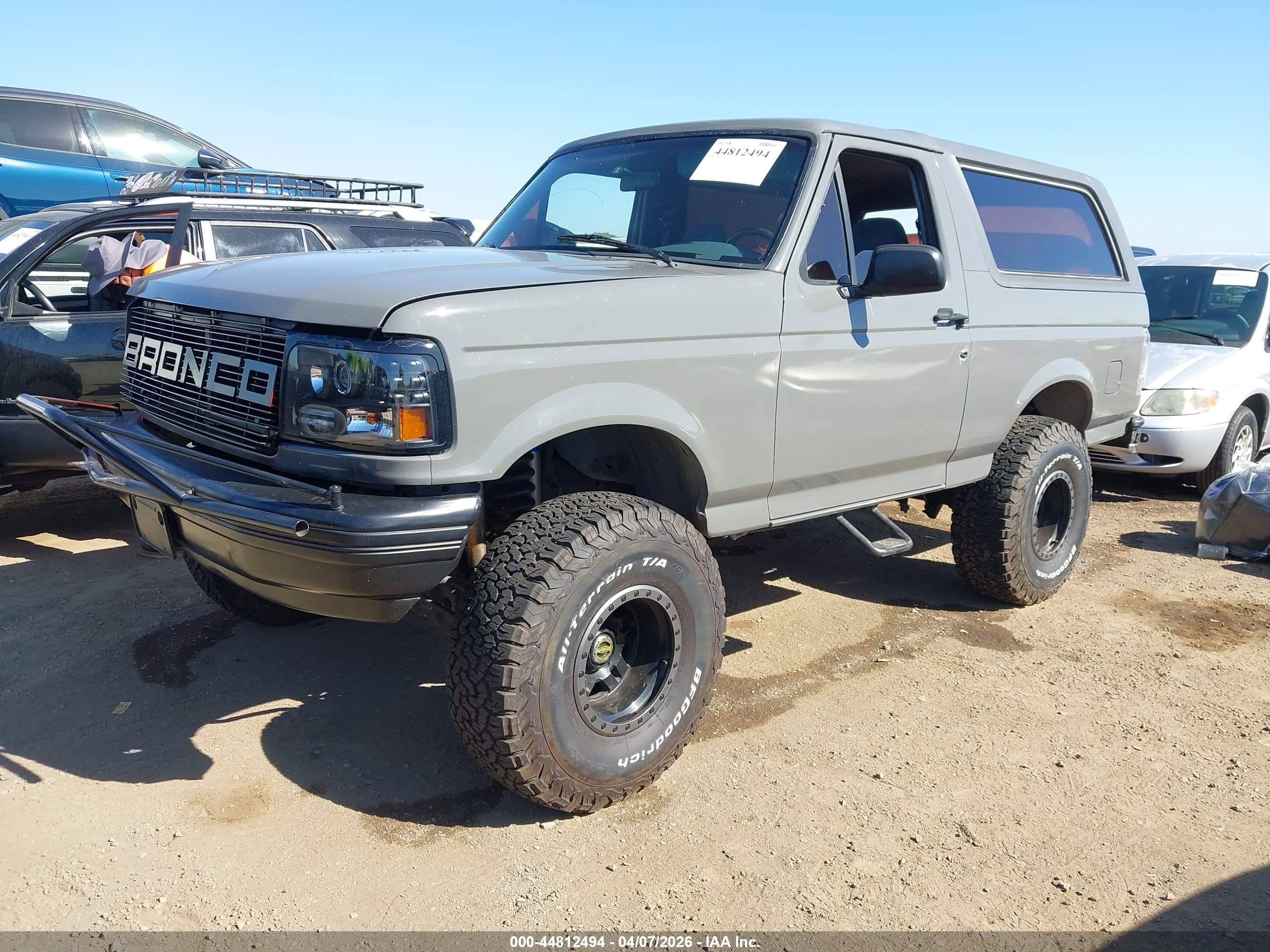 1992 Ford Bronco U100 Серый vin: 1FMEU15H2NLA06768