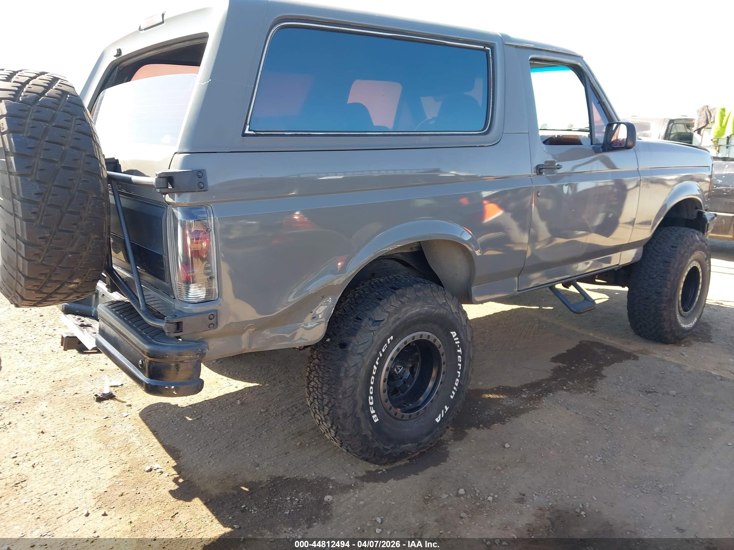 1992 Ford Bronco U100 Серый vin: 1FMEU15H2NLA06768