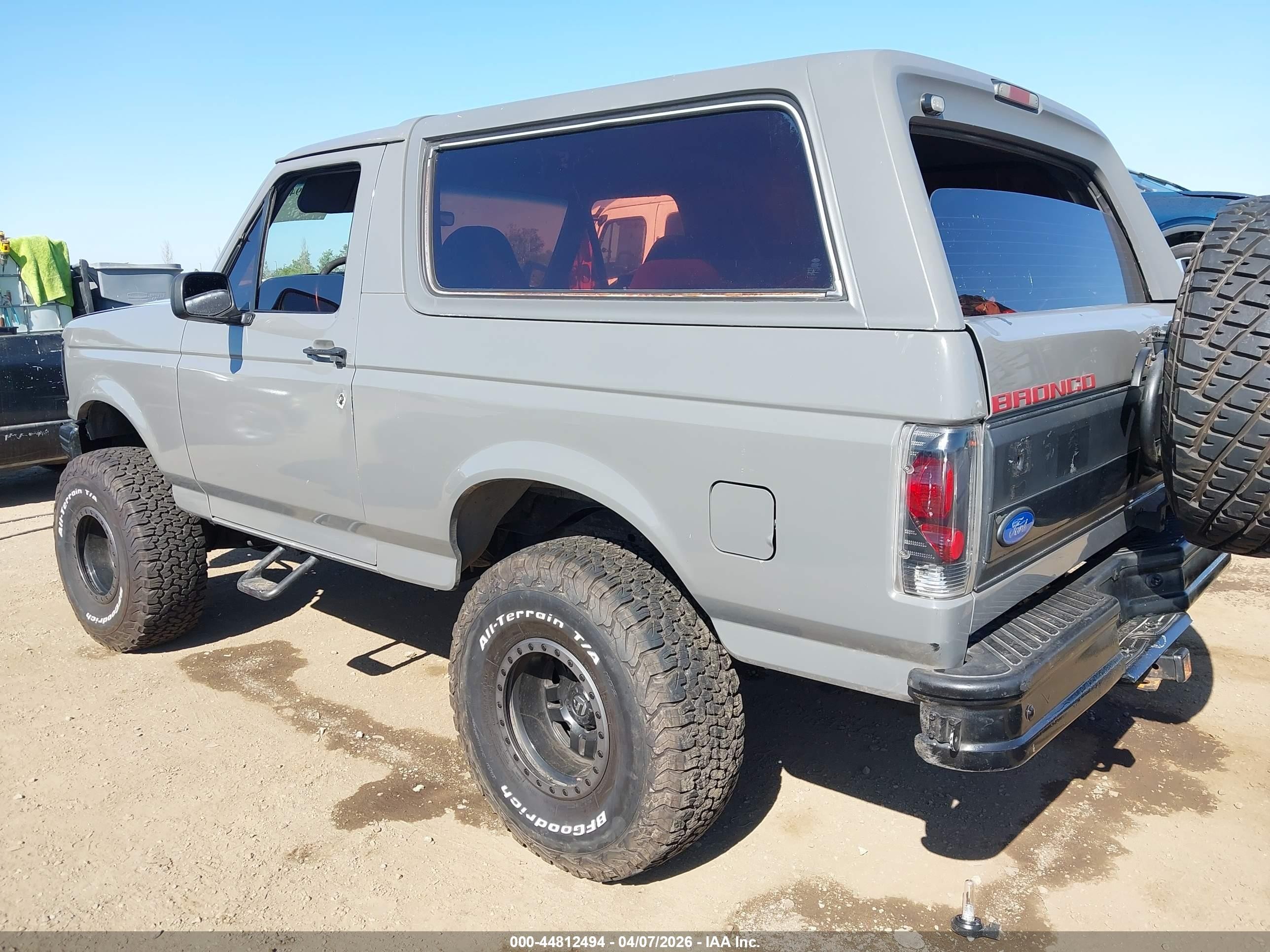 1992 Ford Bronco U100 Серый vin: 1FMEU15H2NLA06768
