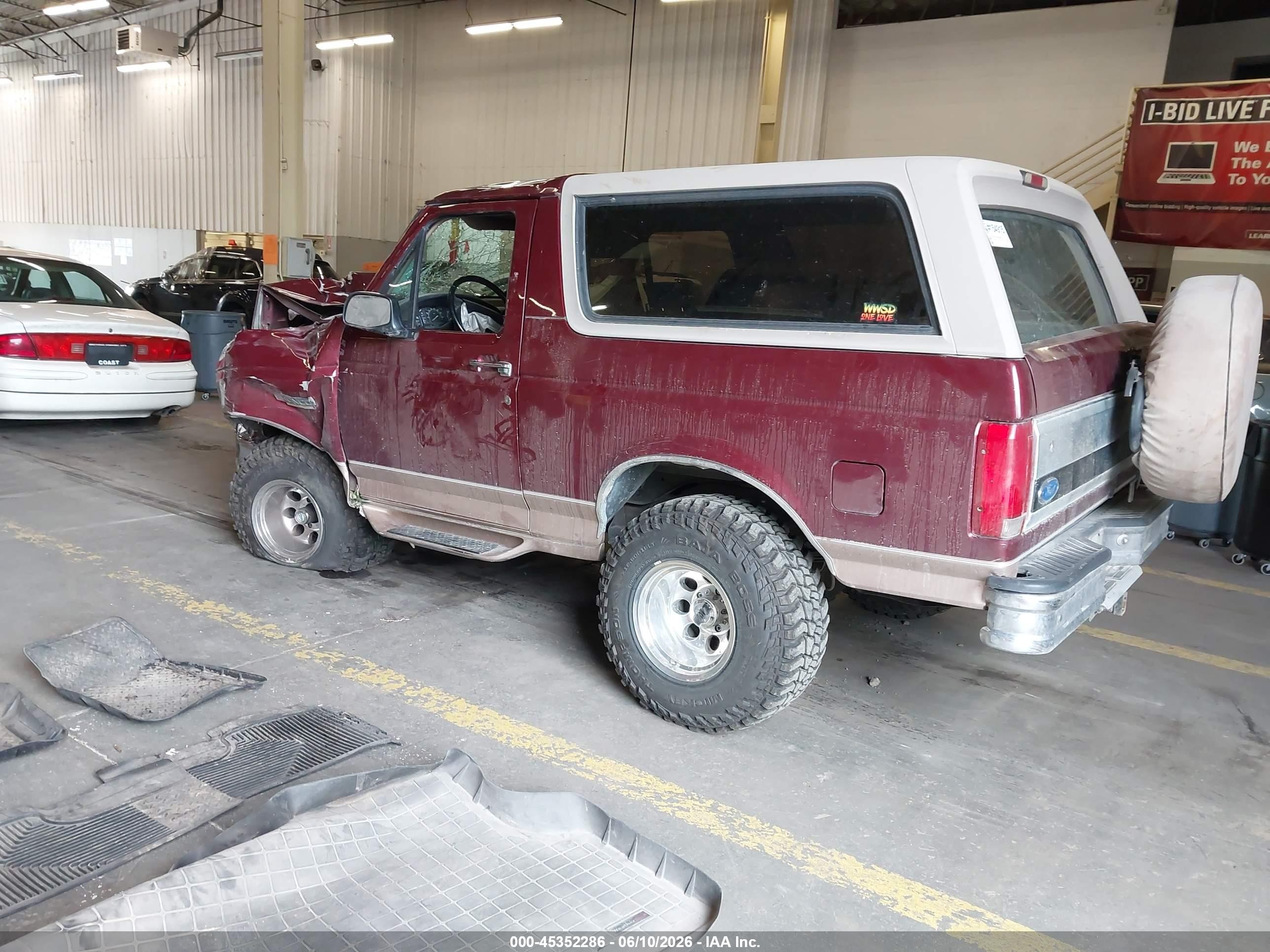 1996 Ford Bronco U100 Красный vin: 1FMEU15H2TLB49460