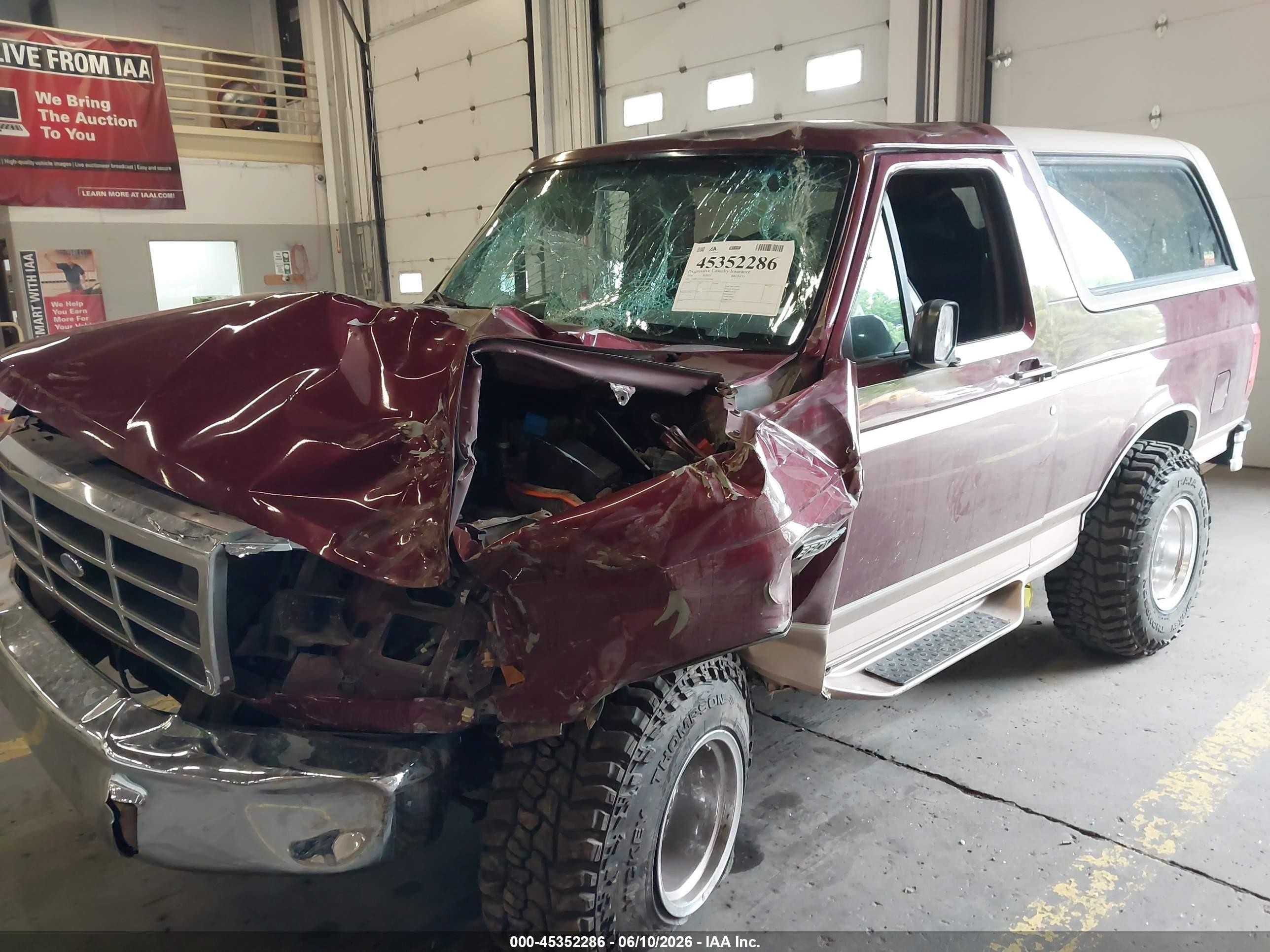 1996 Ford Bronco U100 Красный vin: 1FMEU15H2TLB49460