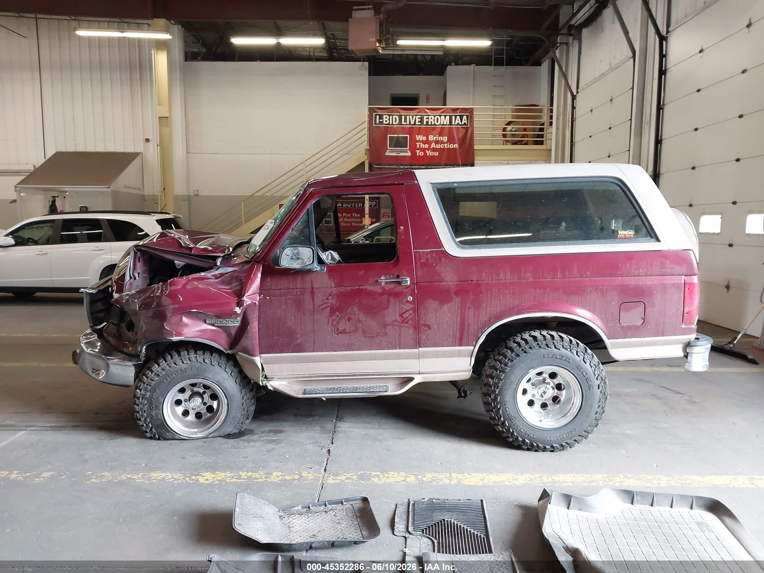 1996 Ford Bronco U100 Красный vin: 1FMEU15H2TLB49460