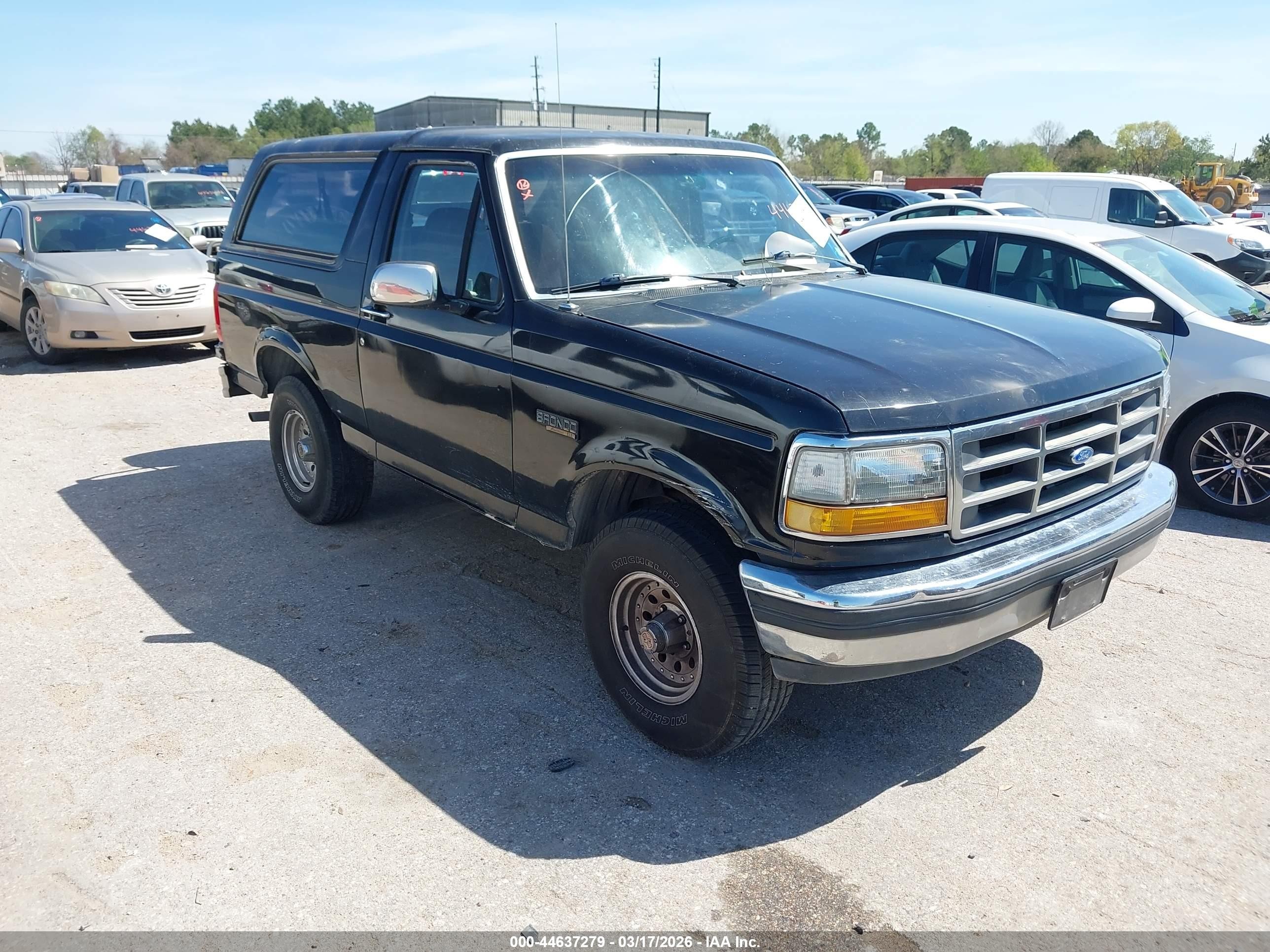 1992 Ford Bronco U100 Black vin: 1FMEU15H3NLA14099